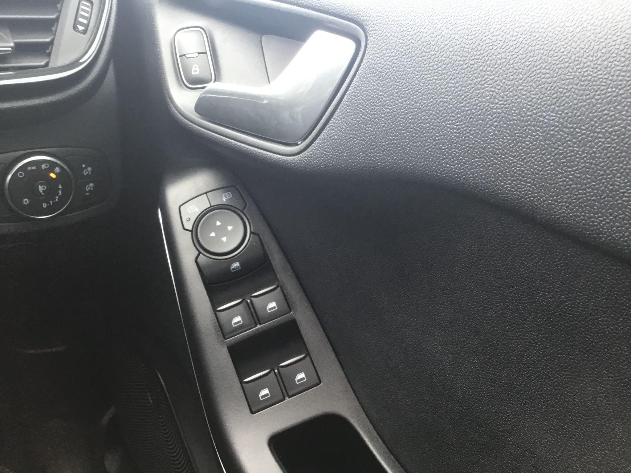Ford Fiesta Image 28