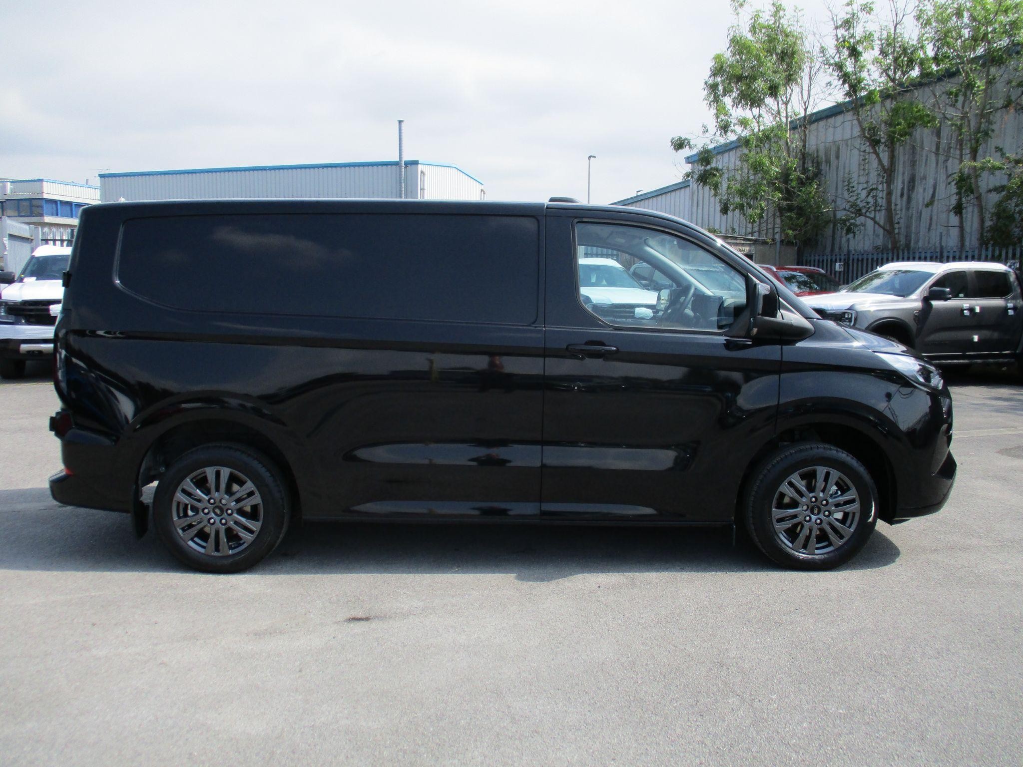 Ford Transit Custom Image 2