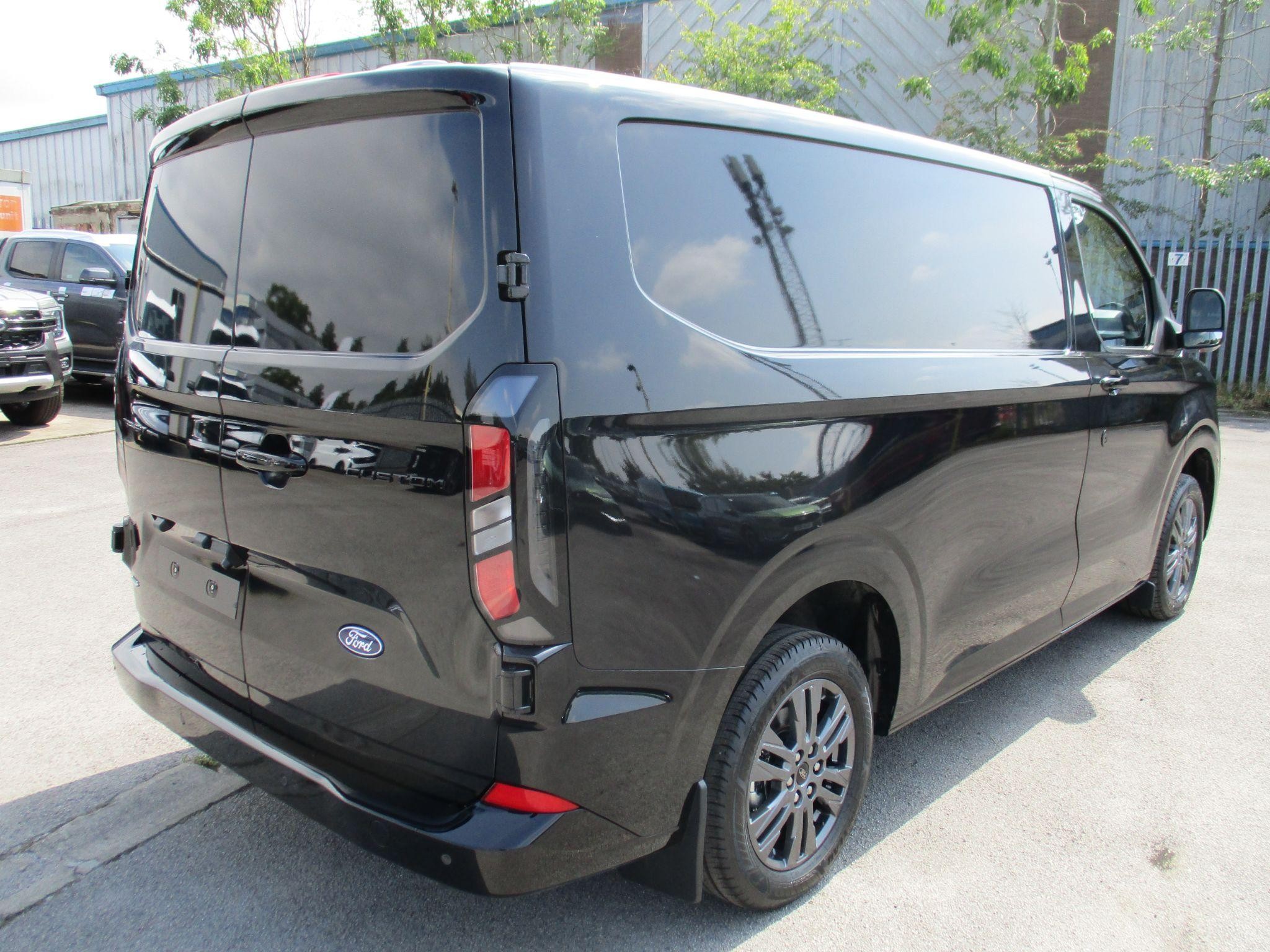Ford Transit Custom Image 3