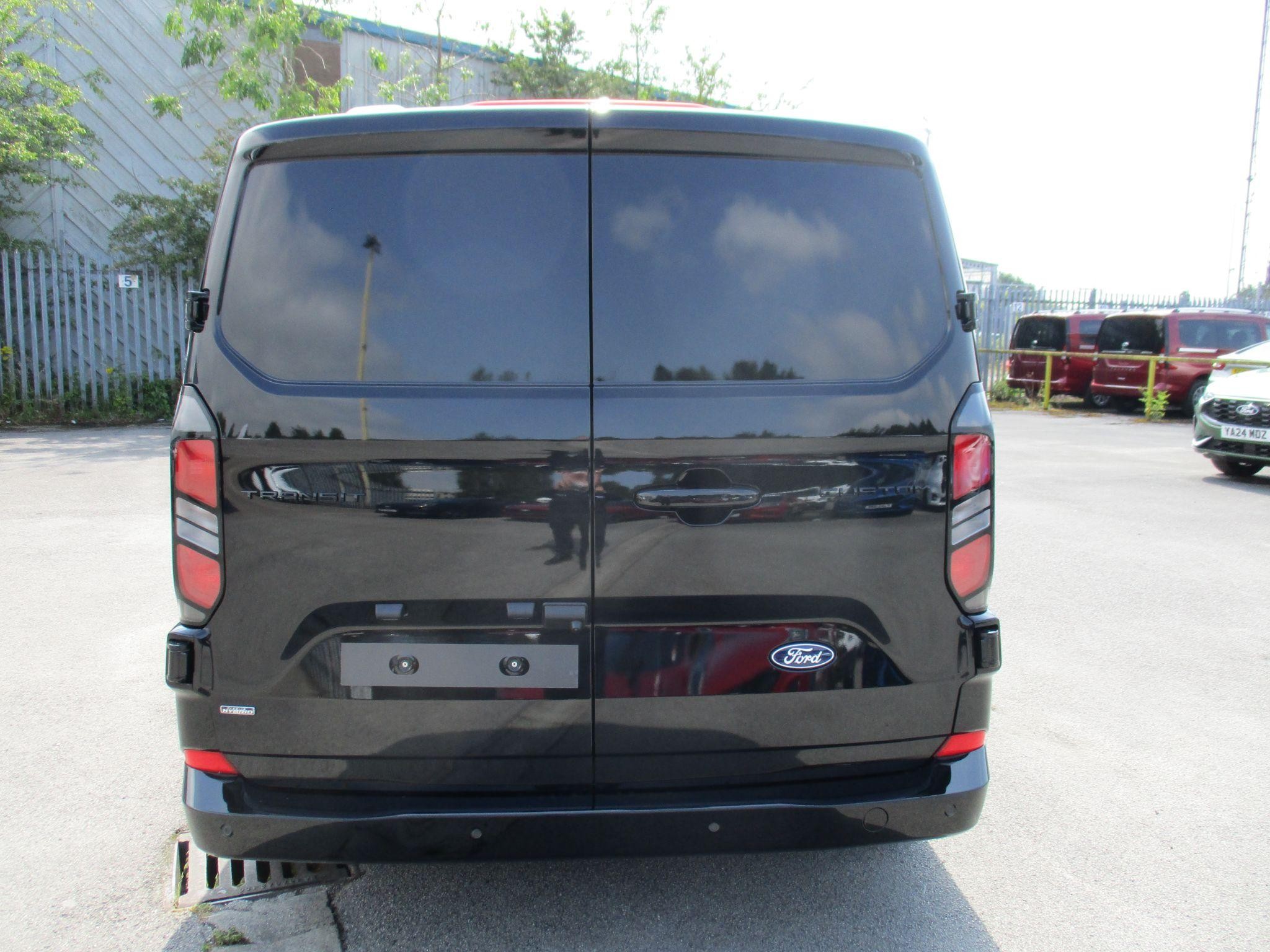 Ford Transit Custom Image 4