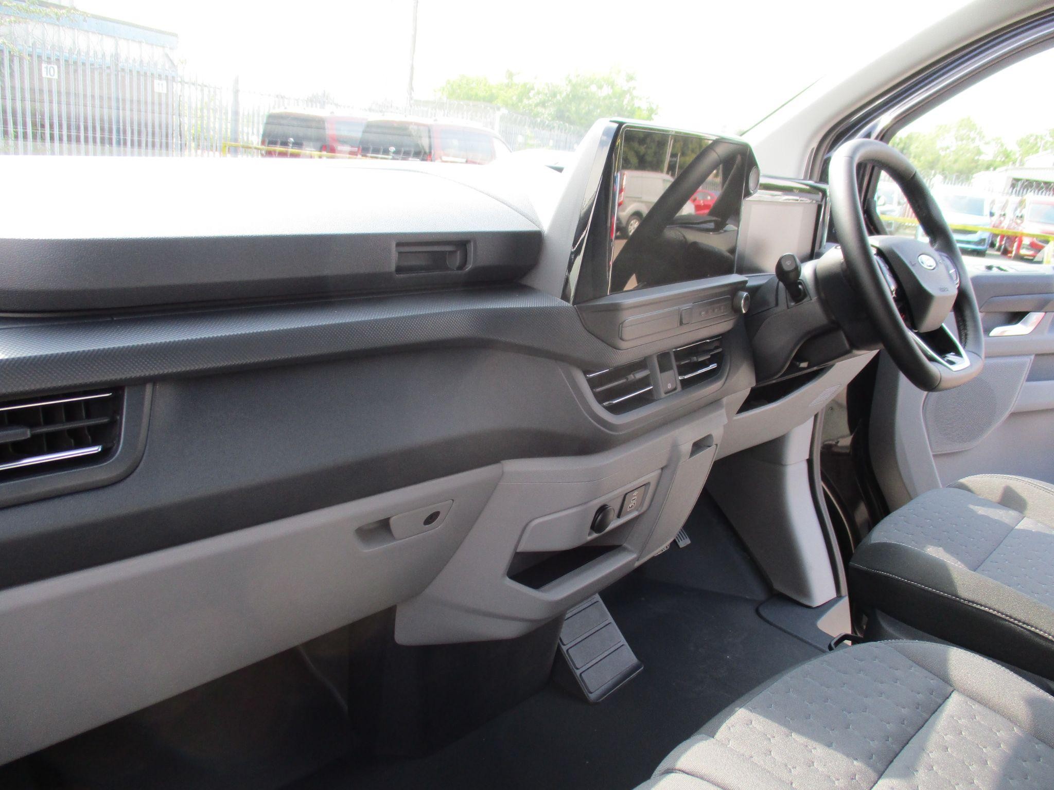 Ford Transit Custom Image 17