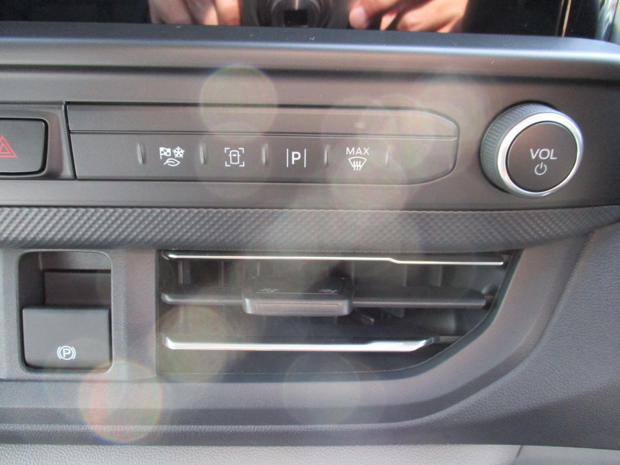 Ford Transit Custom Image 24