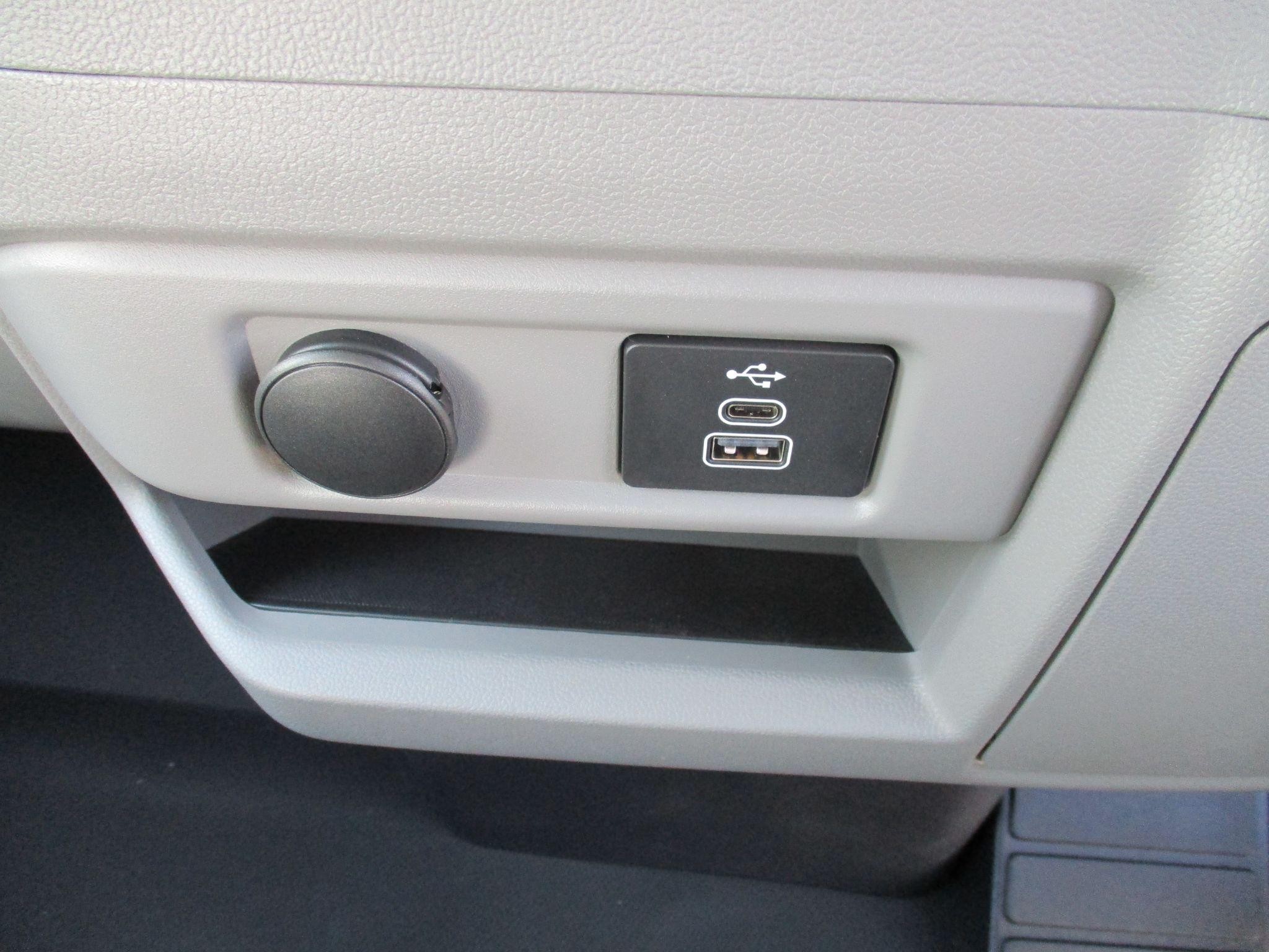 Ford Transit Custom Image 25