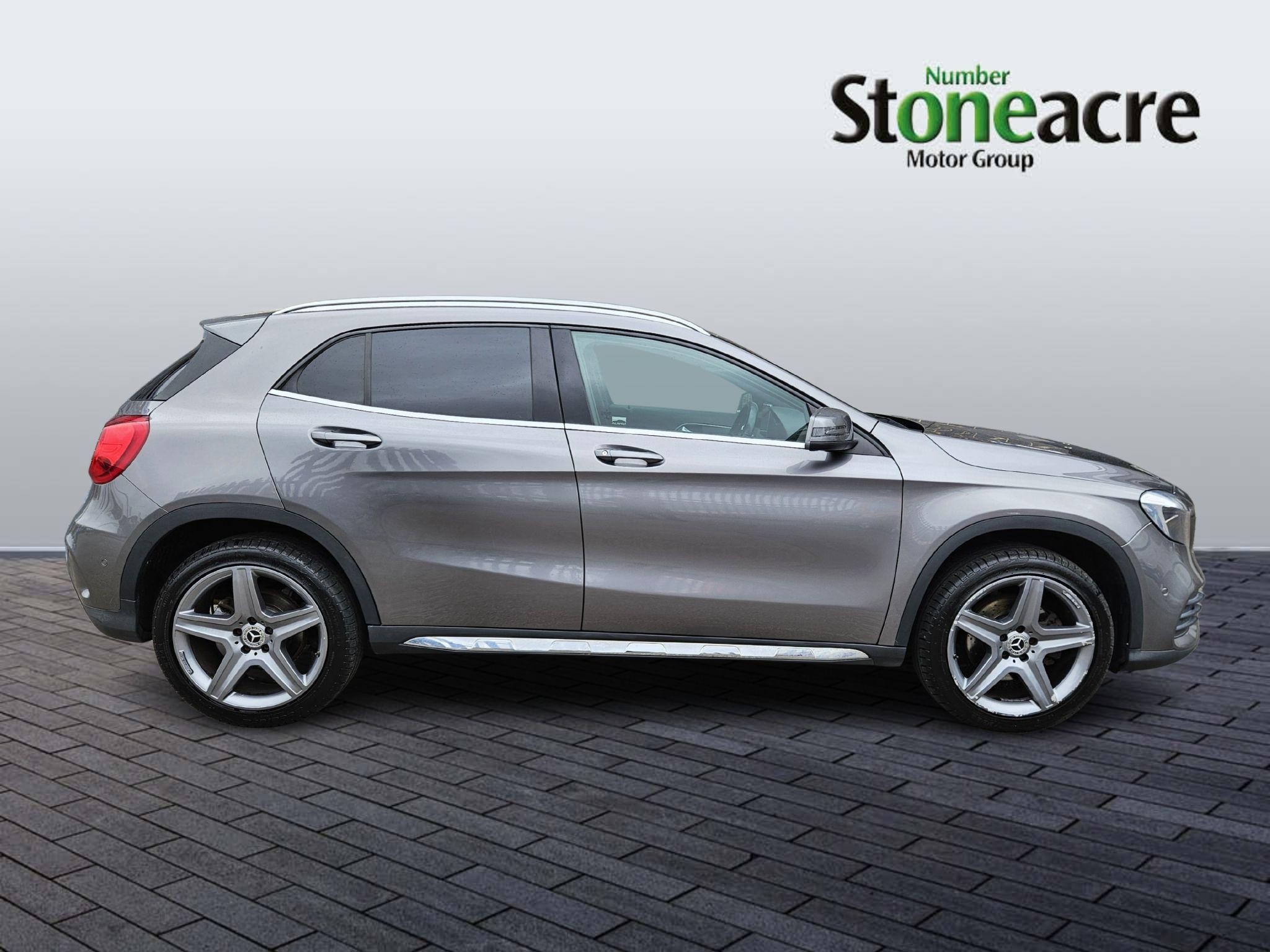 Mercedes-Benz GLA Image 2