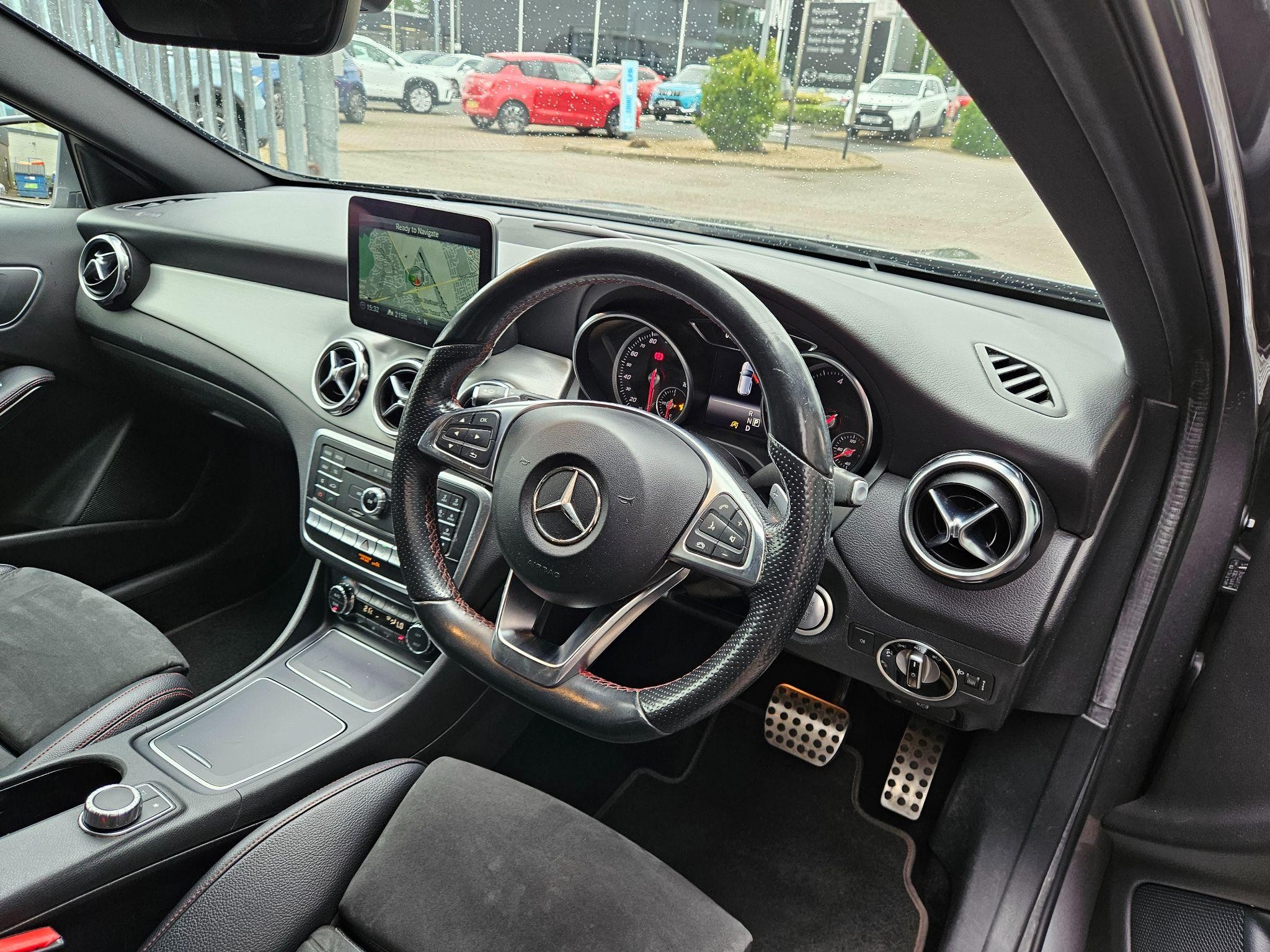 Mercedes-Benz GLA Image 11