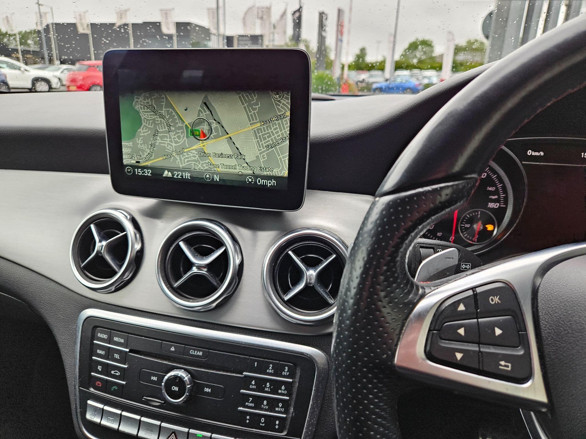 Mercedes-Benz GLA Image 15