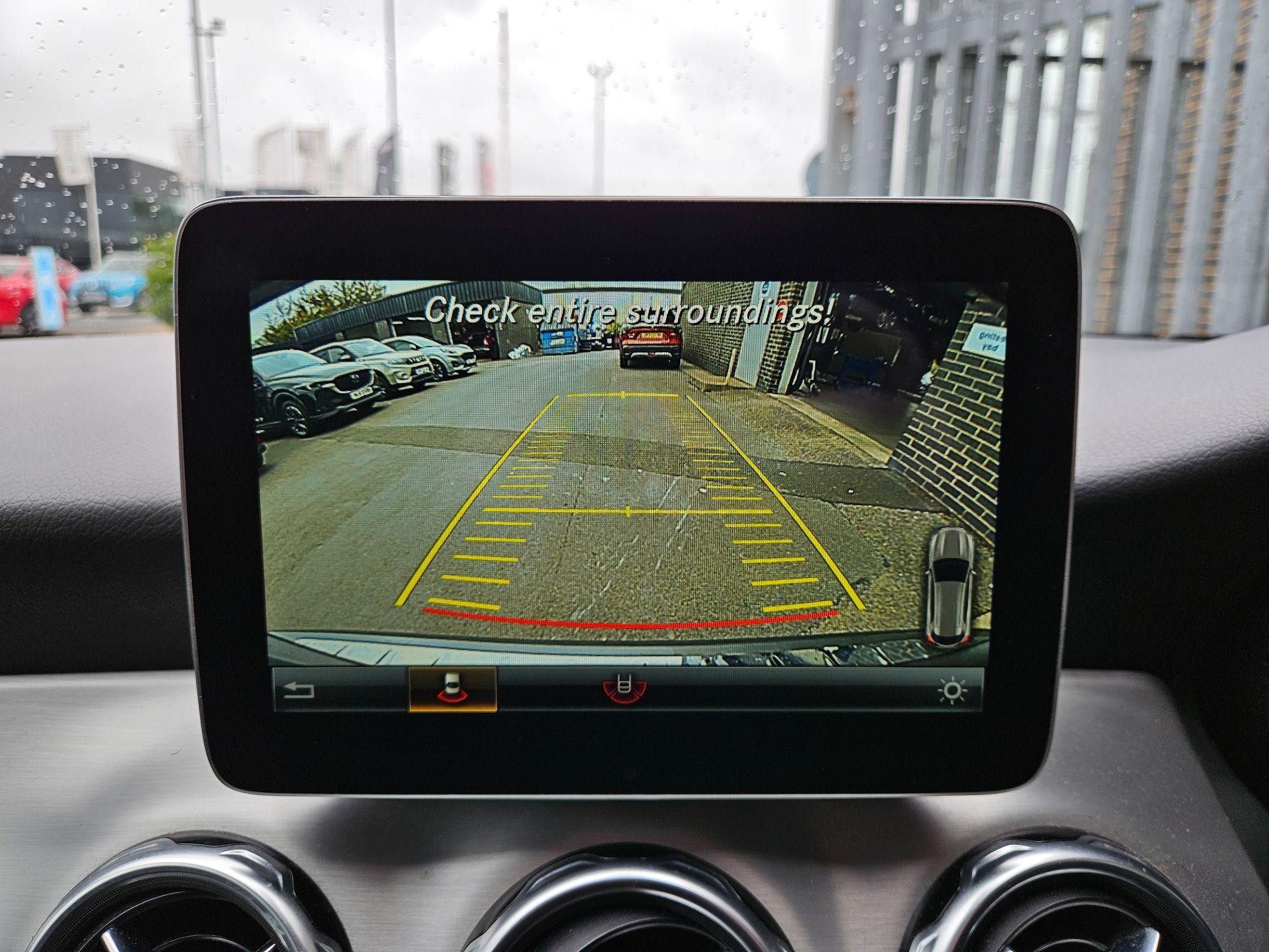 Mercedes-Benz GLA Image 18