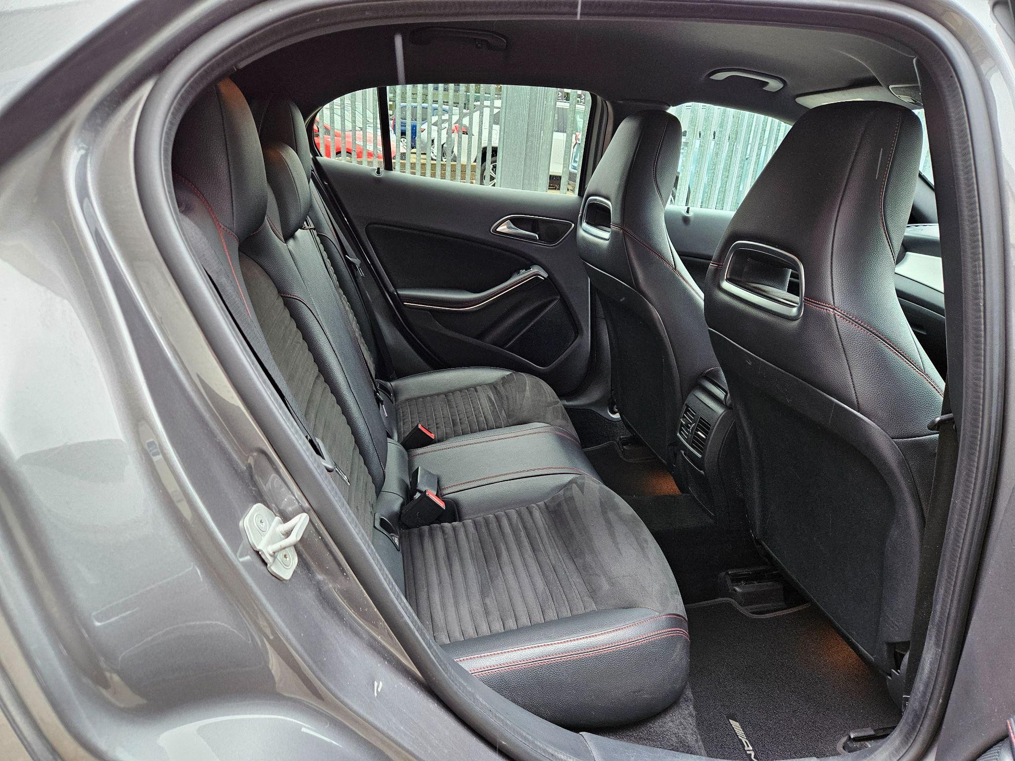 Mercedes-Benz GLA Image 19