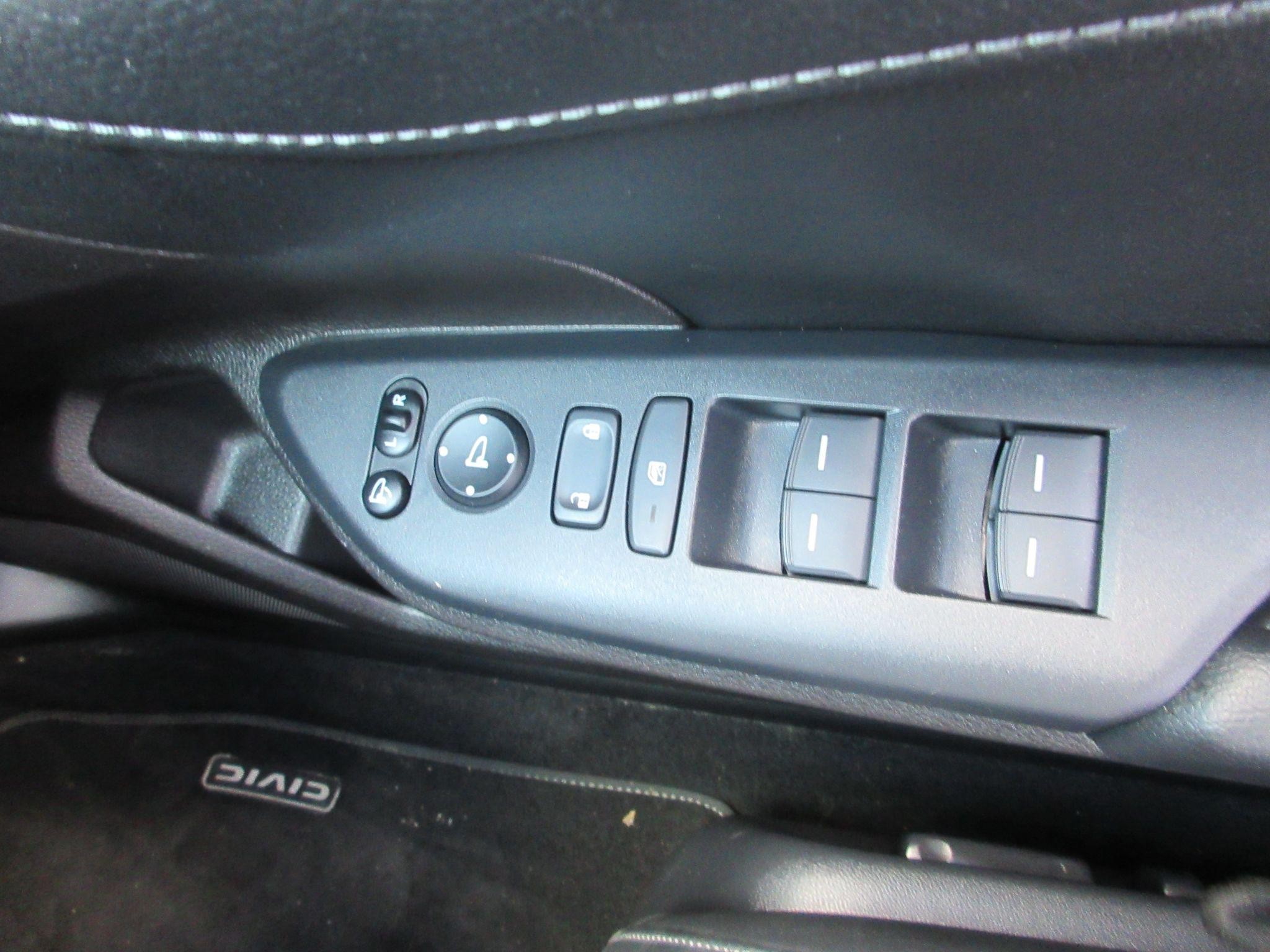 Honda Civic Image 32
