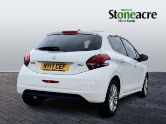 Peugeot 208 1.2 PureTech Allure Hatchback 5dr Petrol Manual Euro 6 (82 ps) NY17CEF Image 3