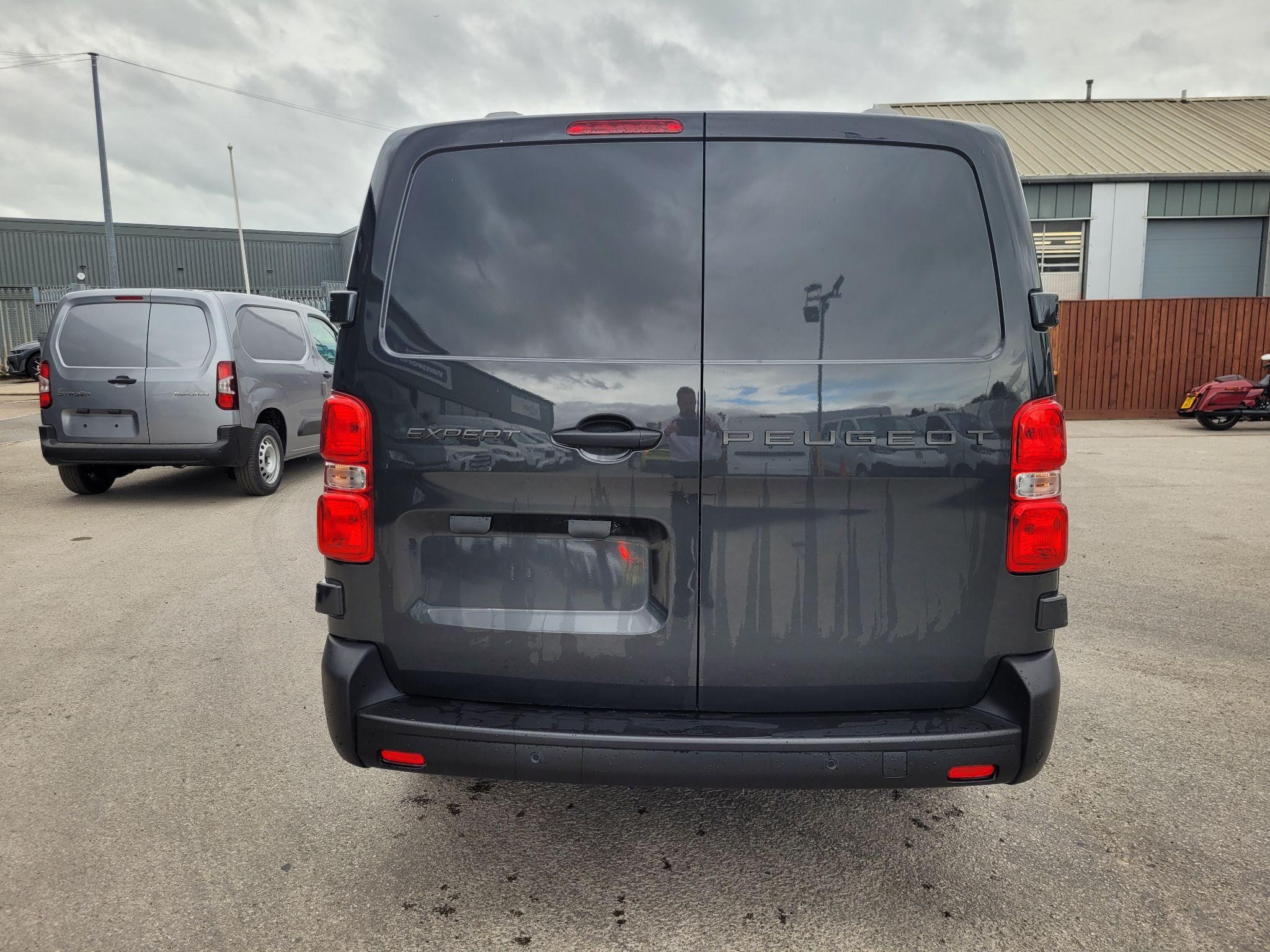 Peugeot Expert Image 2