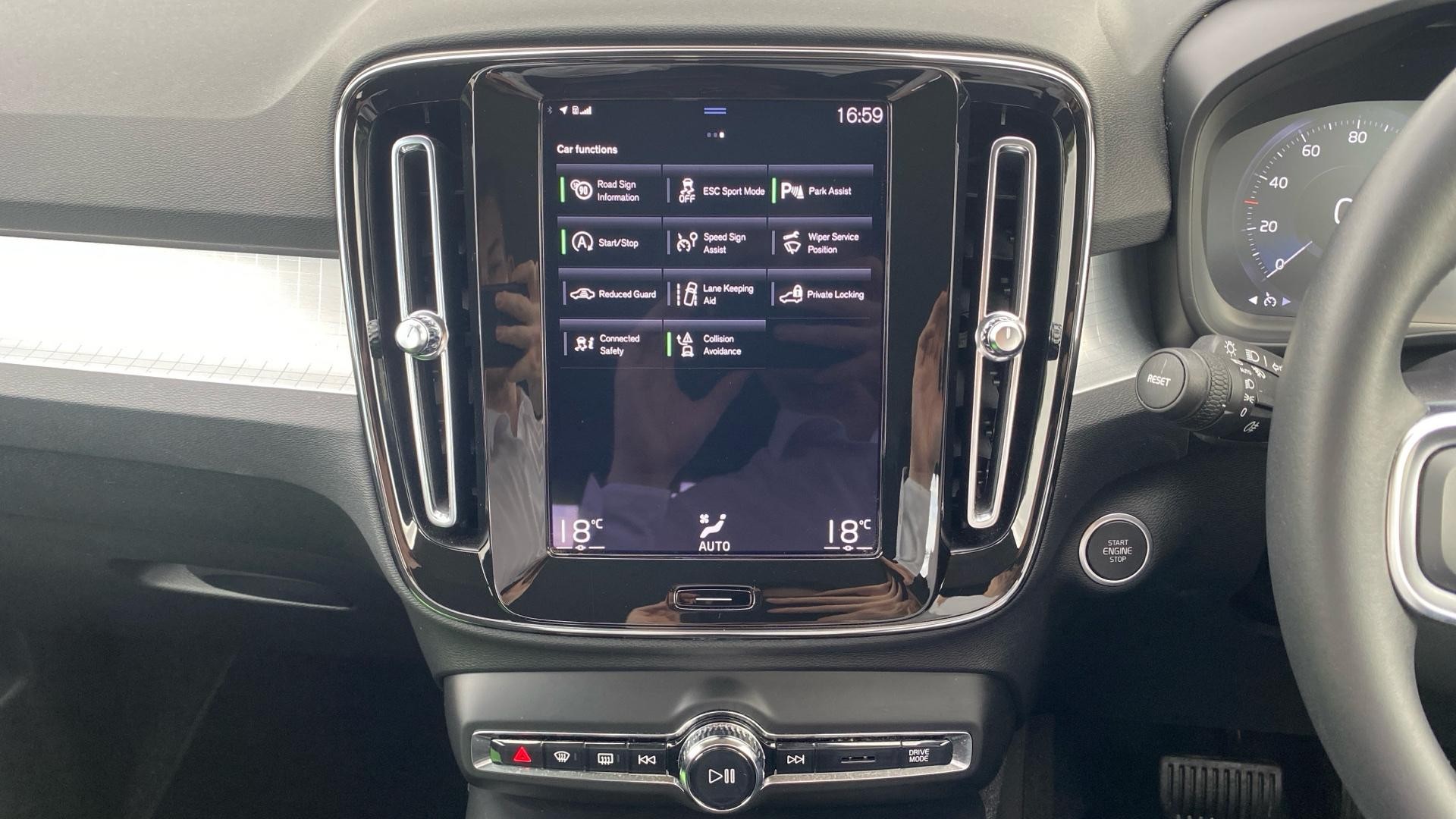 Volvo XC40 Image 16