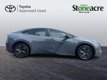 Toyota Prius 2.0 13.6 kWh Design CVT Euro 6 (s/s) 5dr NU25RJJ Image 2