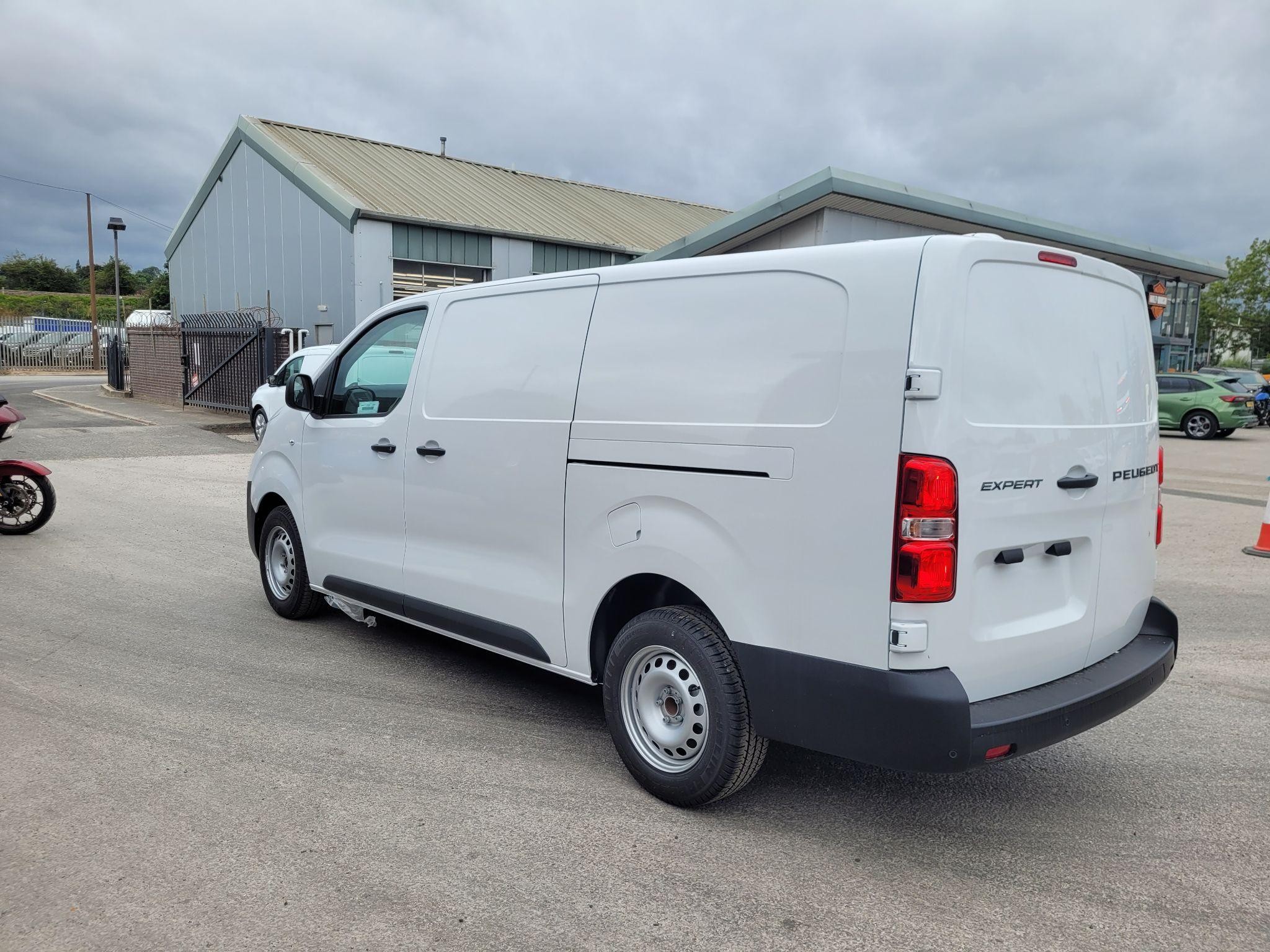 Peugeot Expert Image 2