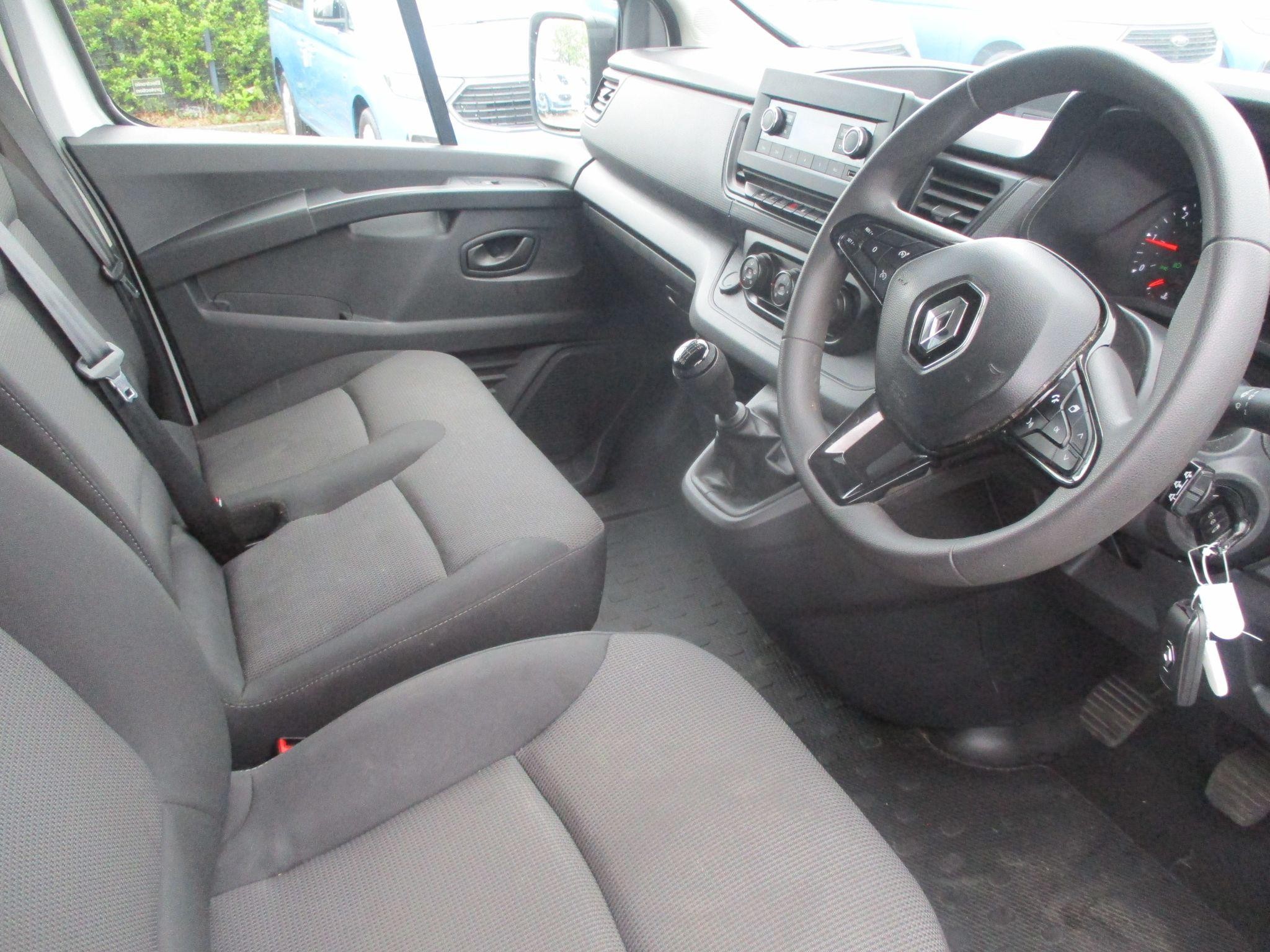 Renault Trafic Image 10