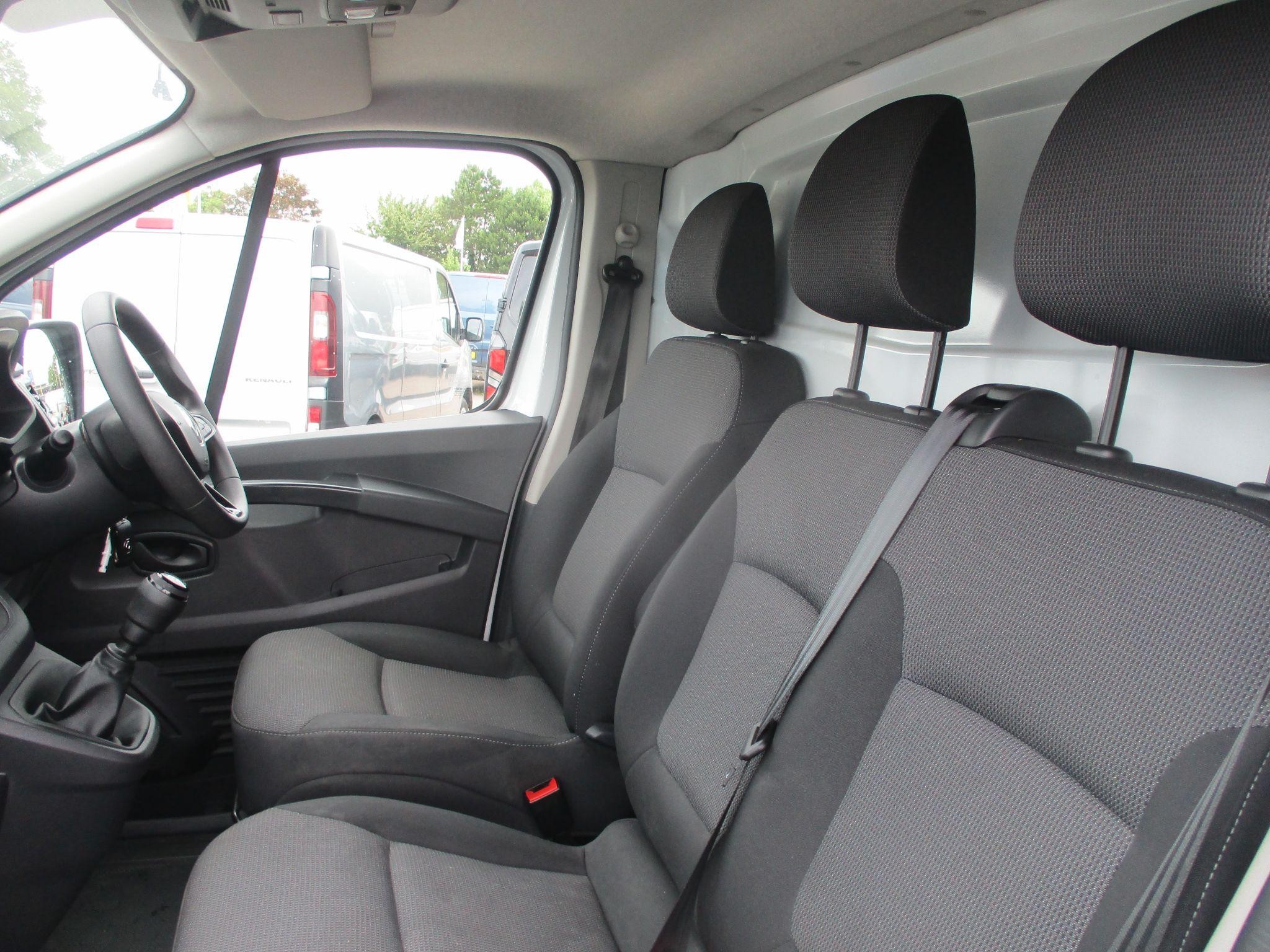 Renault Trafic Image 16