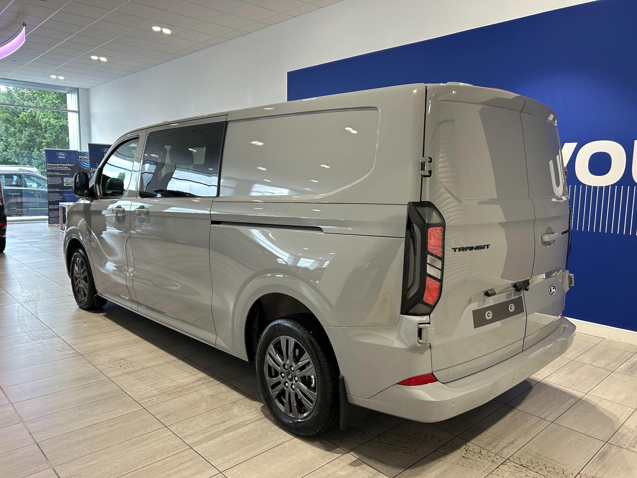 Ford Transit Custom Image 10