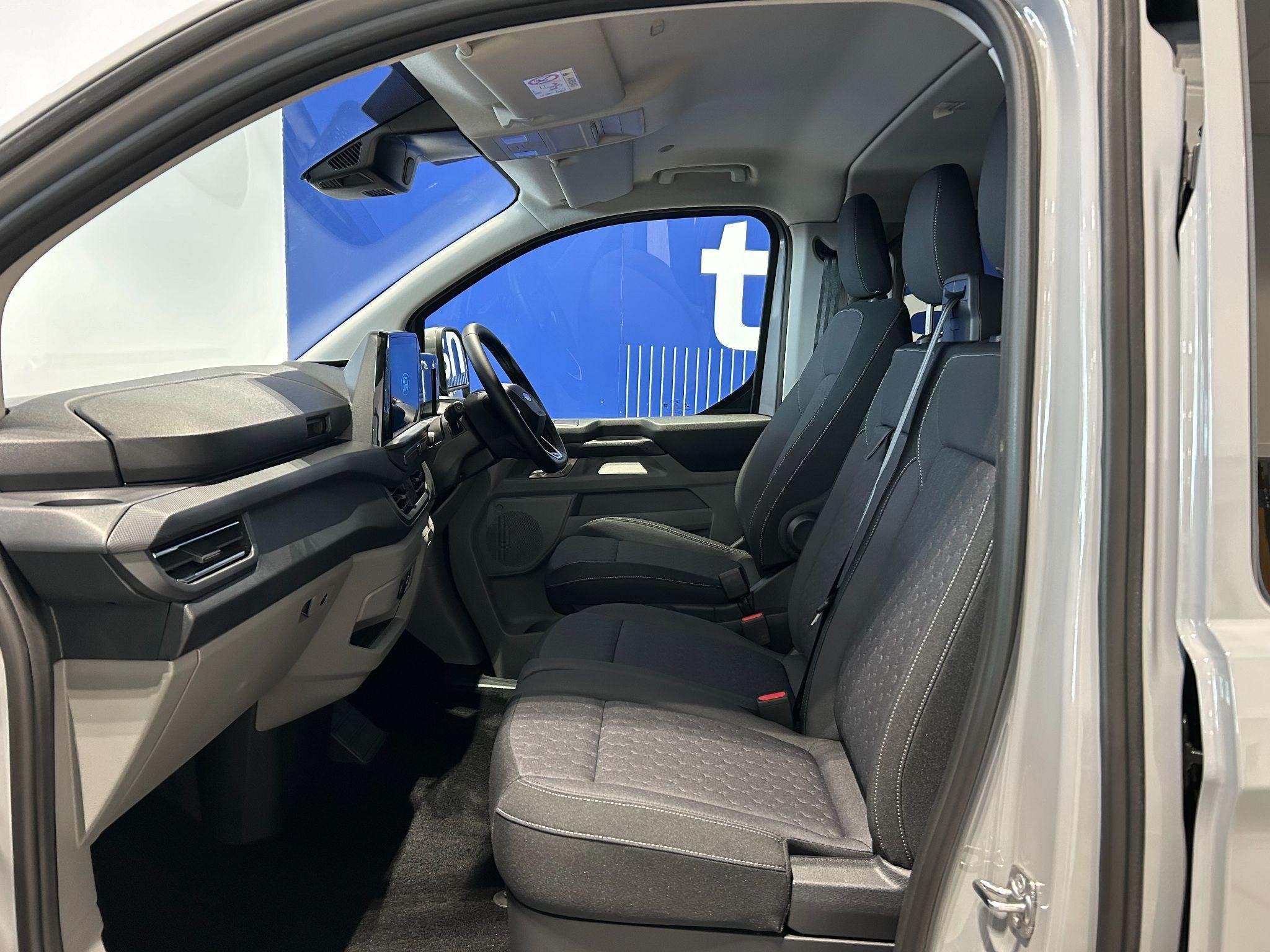 Ford Transit Custom Image 13