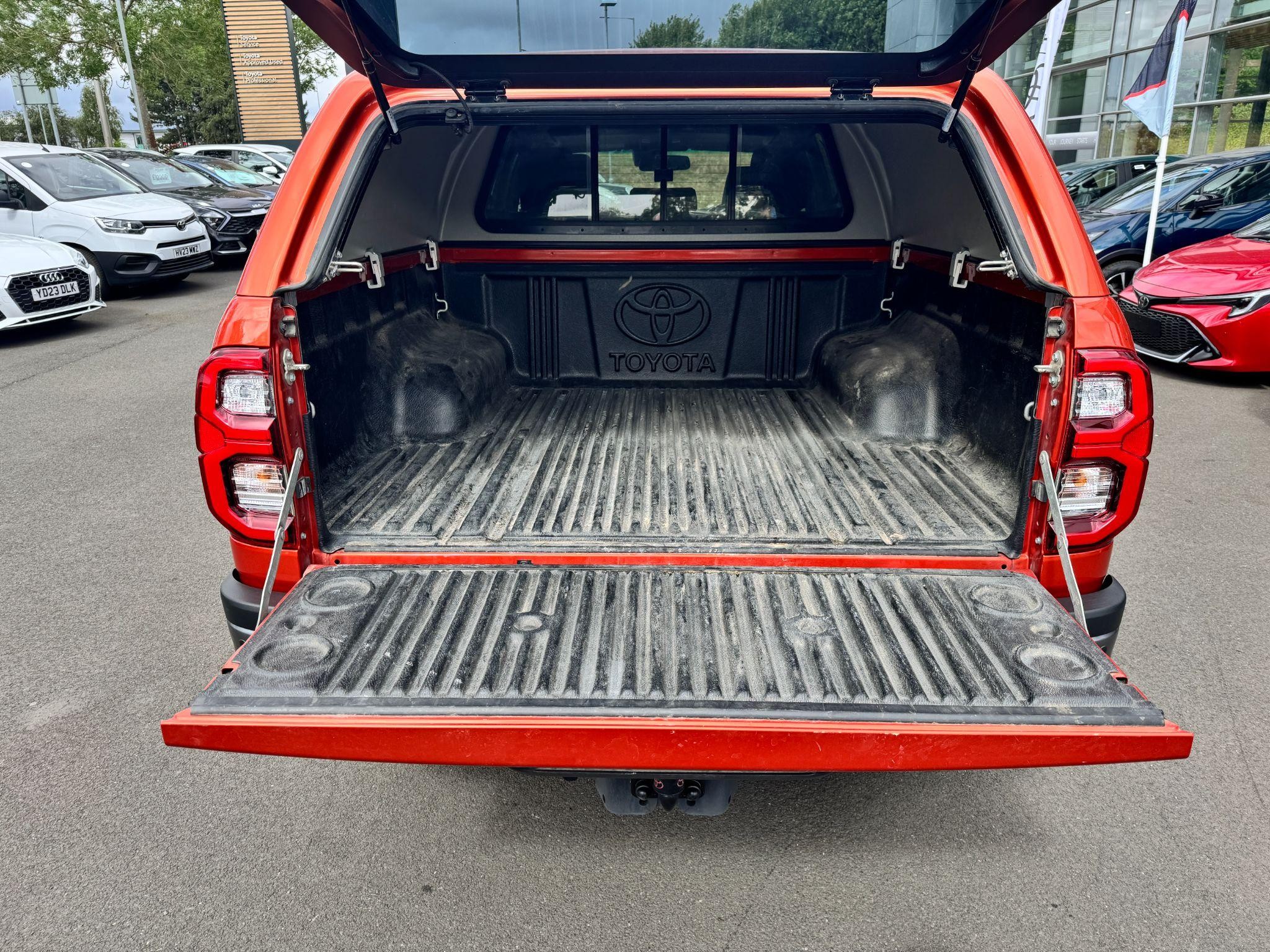 Toyota Hilux Image 12