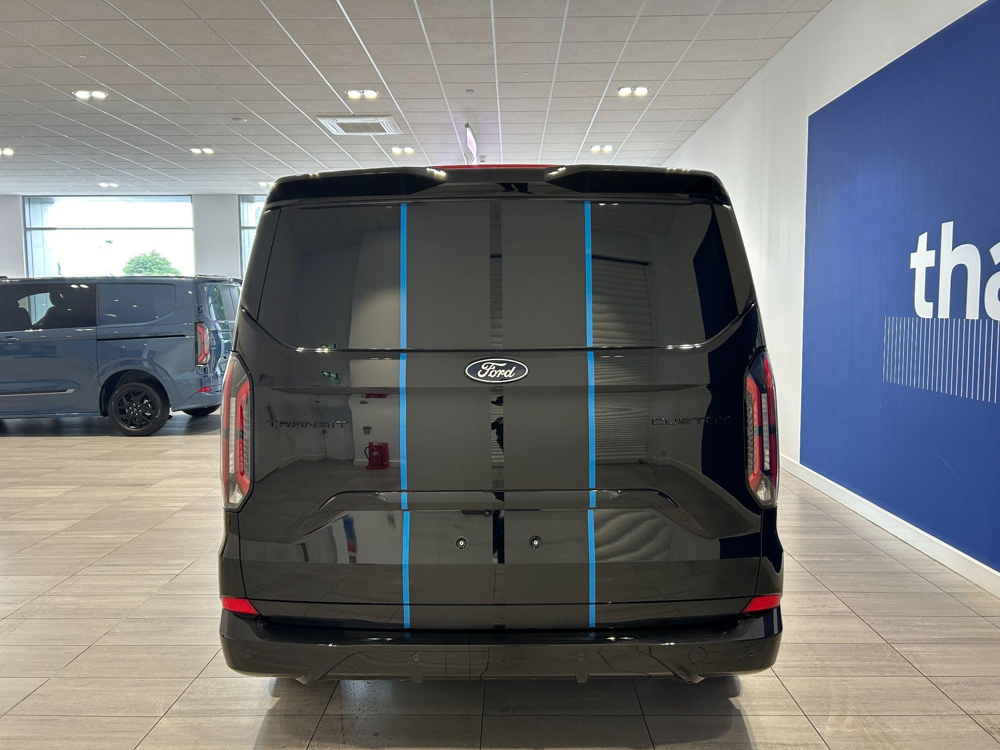 Ford Transit Custom Image 12