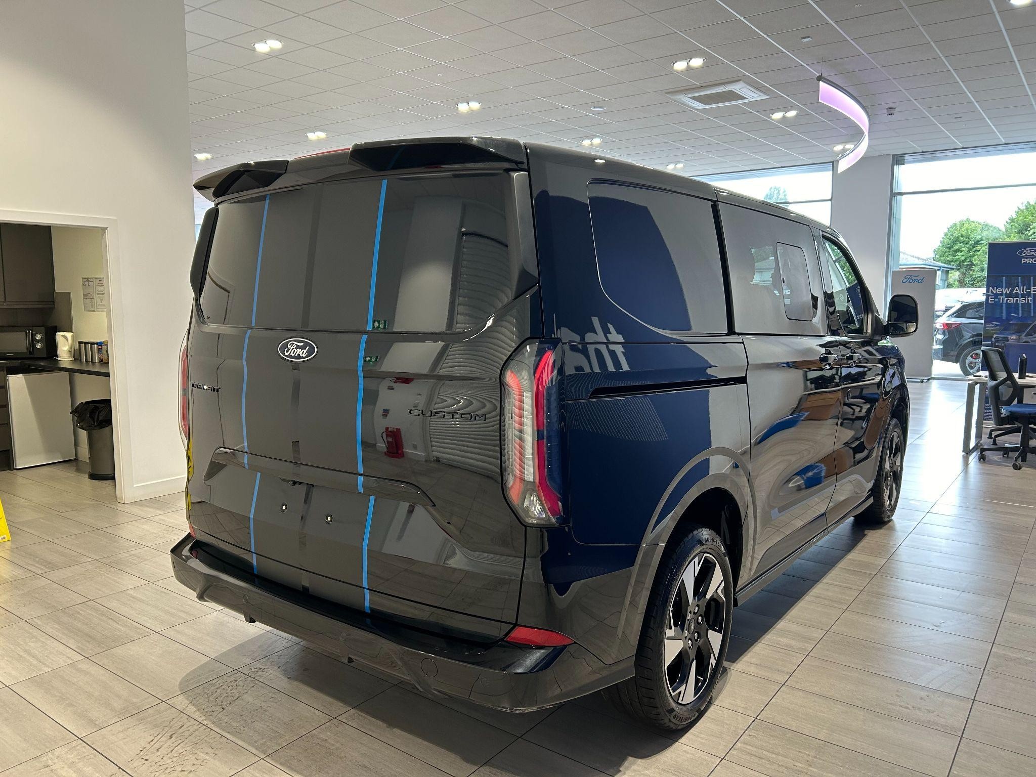 Ford Transit Custom Image 13