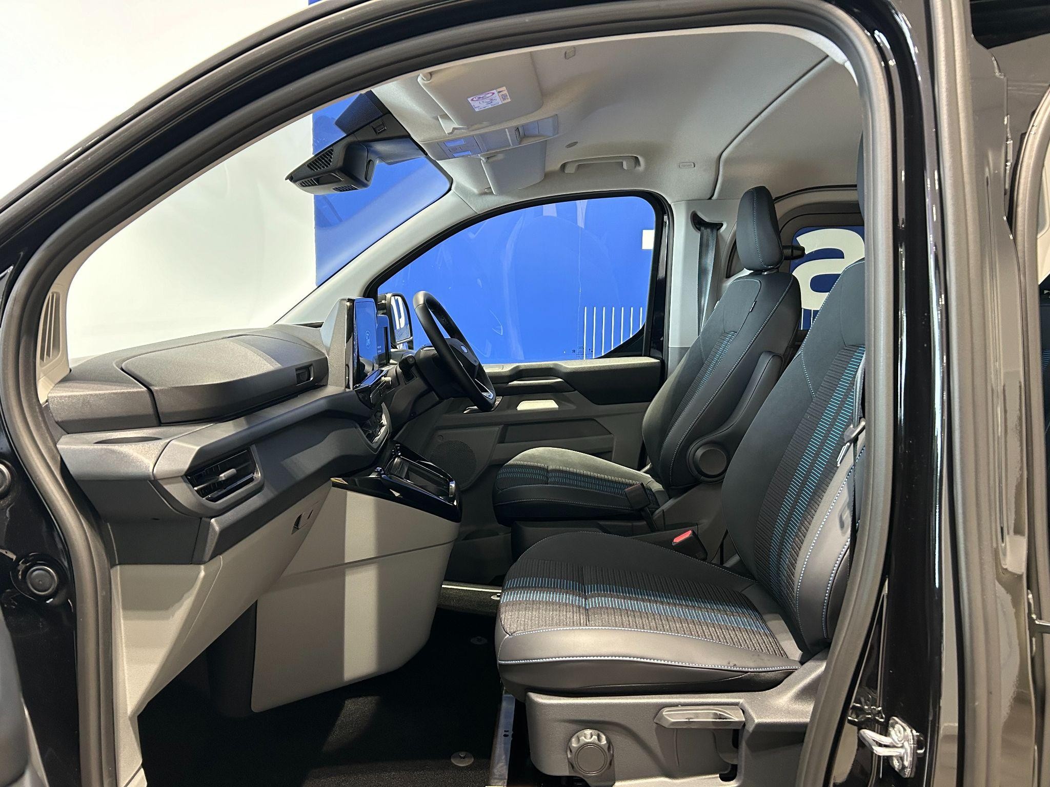 Ford Transit Custom Image 16