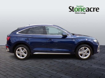 Audi Q5 2.0 TDI 40 S line Sportback S Tronic quattro Euro 6 (s/s) 5dr BK71YMP Image 2