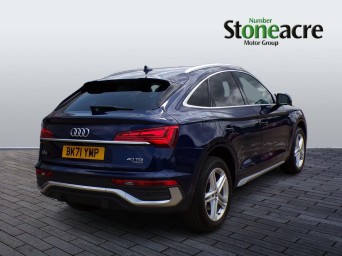 Audi Q5 2.0 TDI 40 S line Sportback S Tronic quattro Euro 6 (s/s) 5dr BK71YMP Image 3