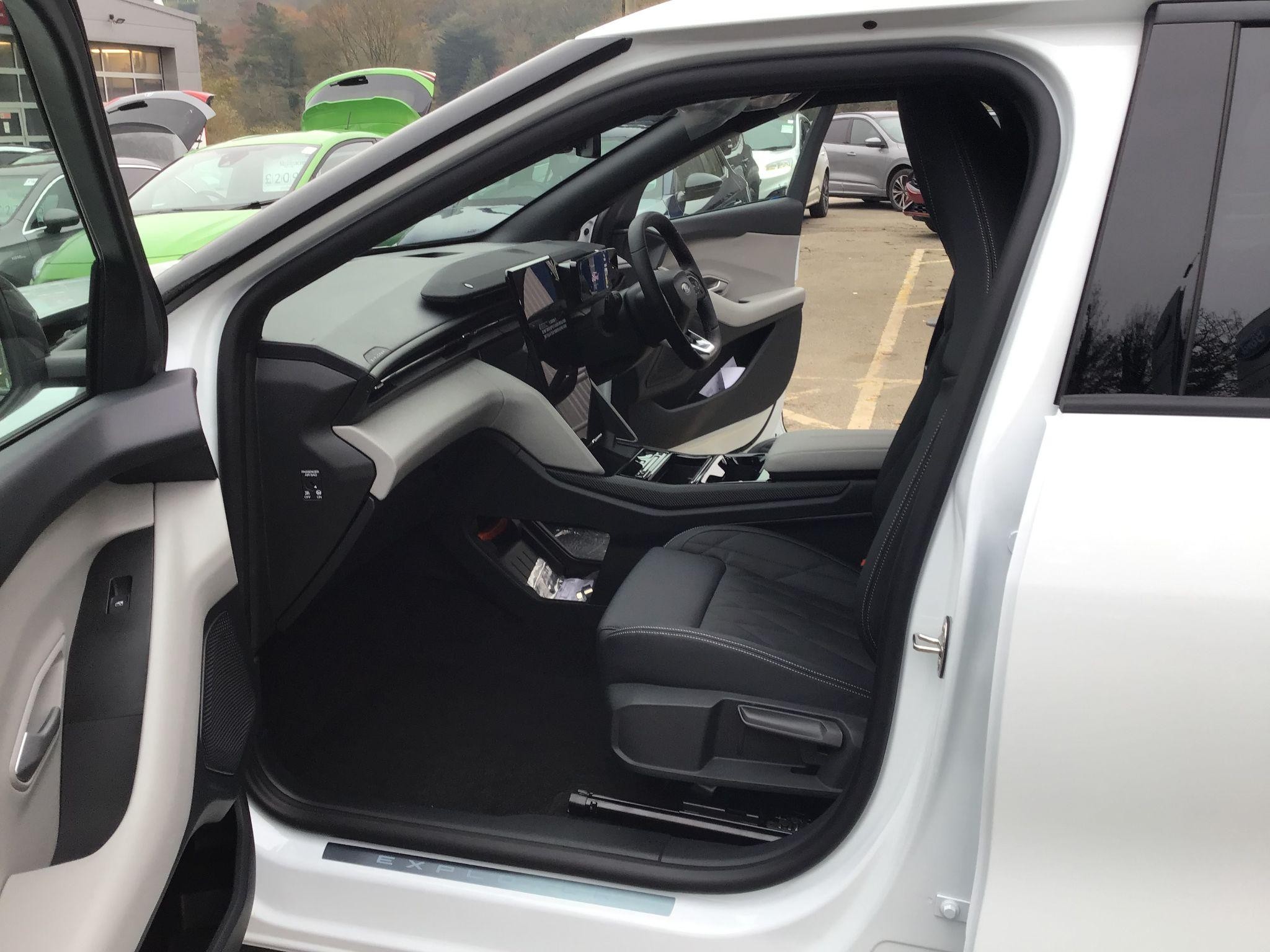 Ford Explorer Image 18