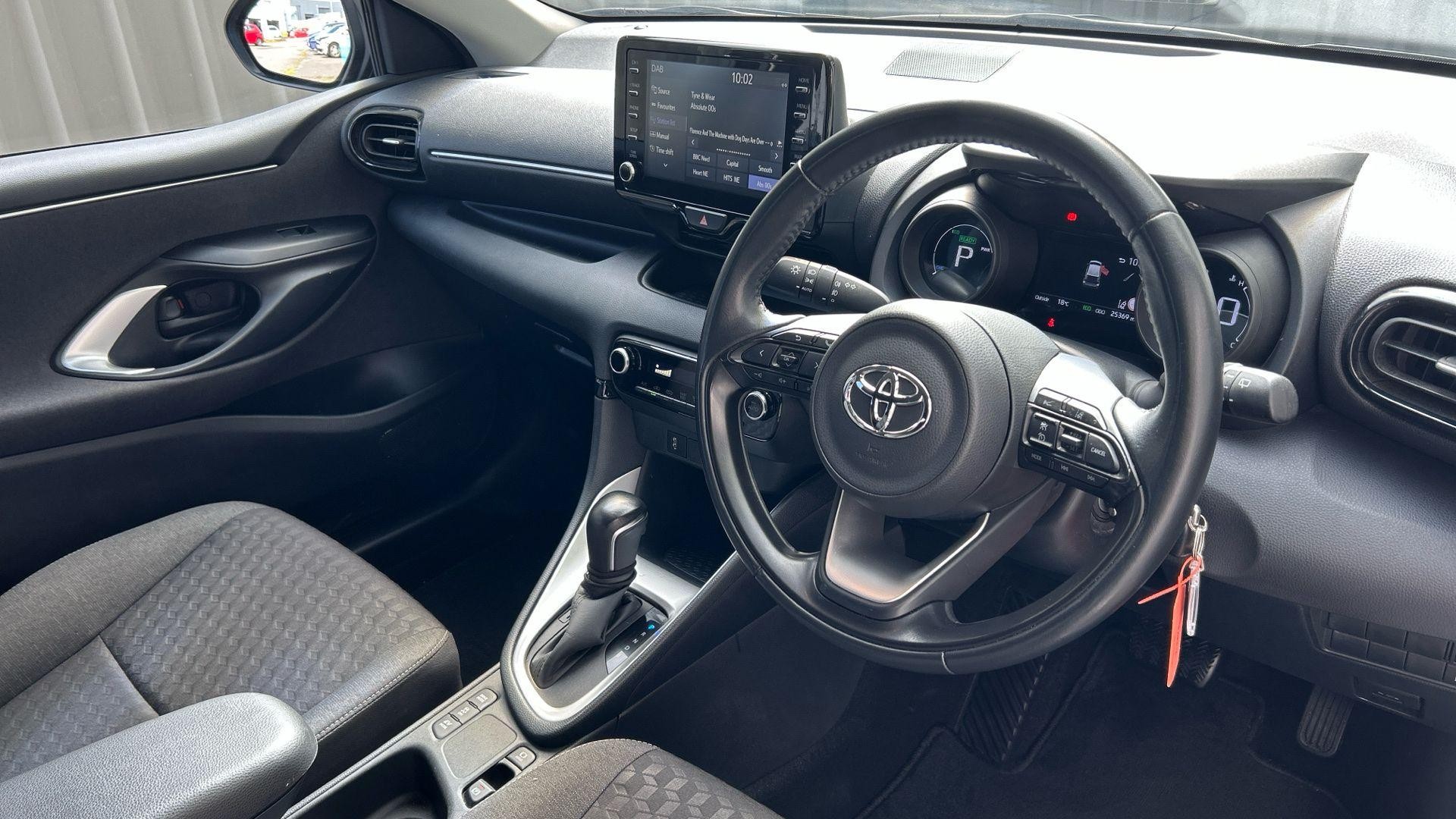 Toyota Yaris Image 12