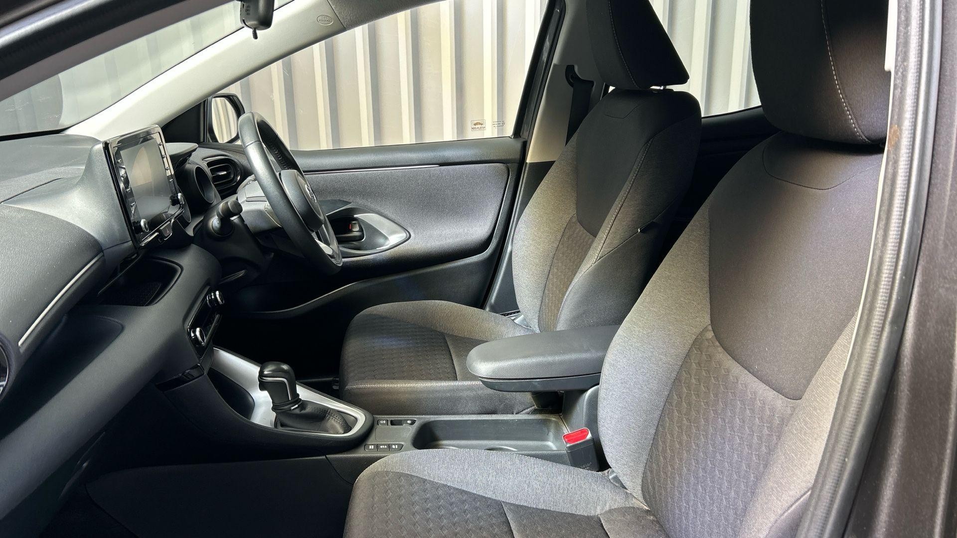 Toyota Yaris Image 16