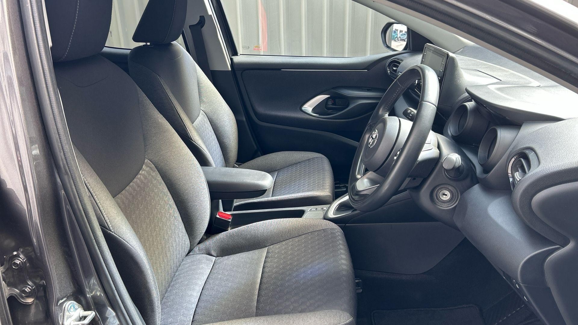 Toyota Yaris Image 17