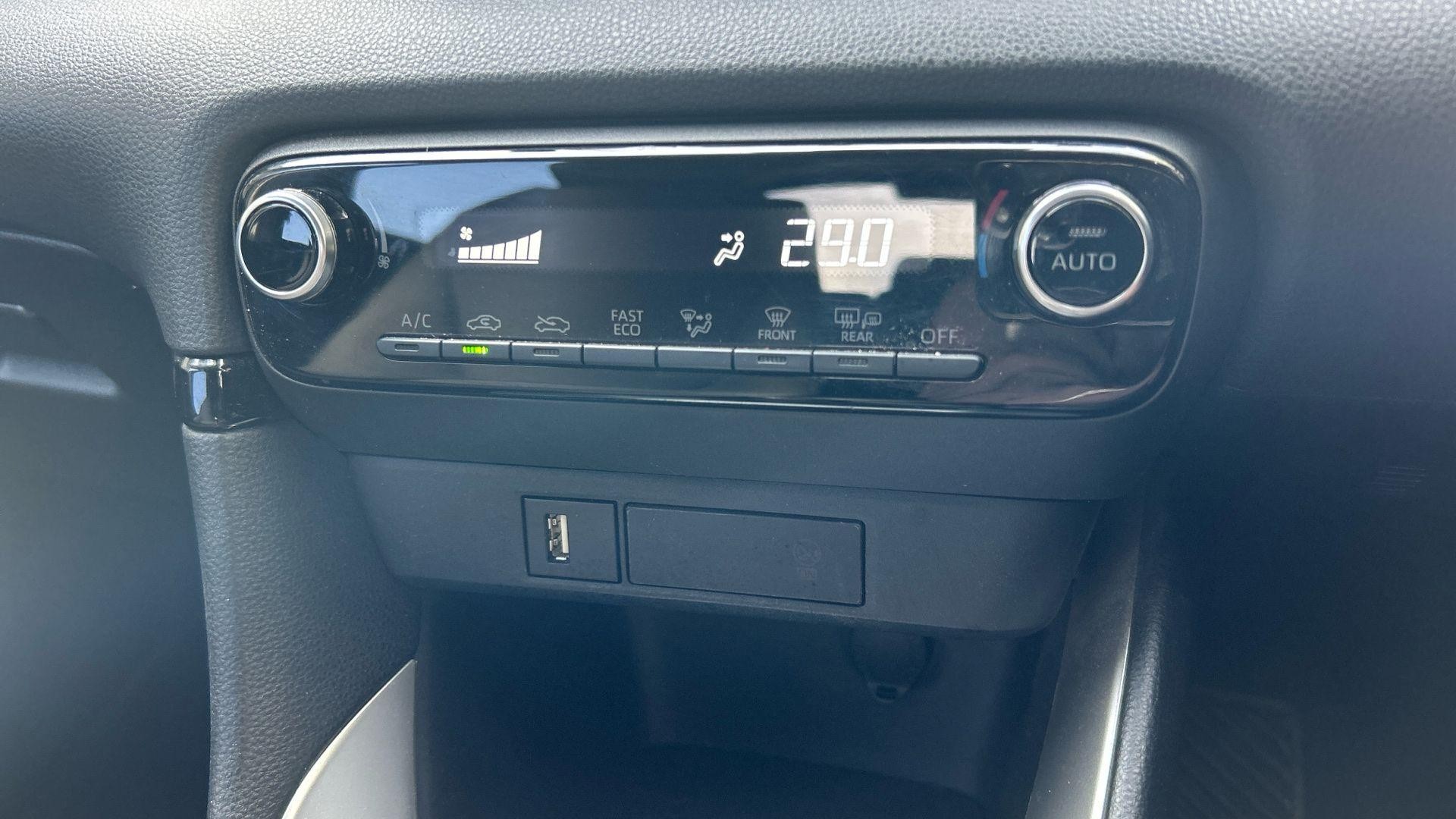 Toyota Yaris Image 30