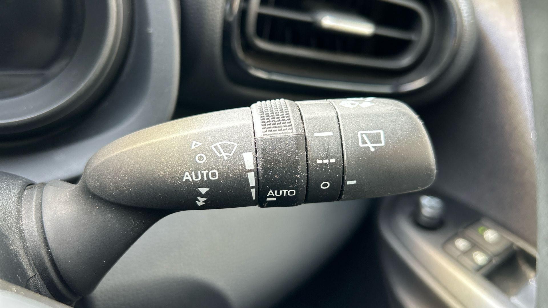 Toyota Yaris Image 36