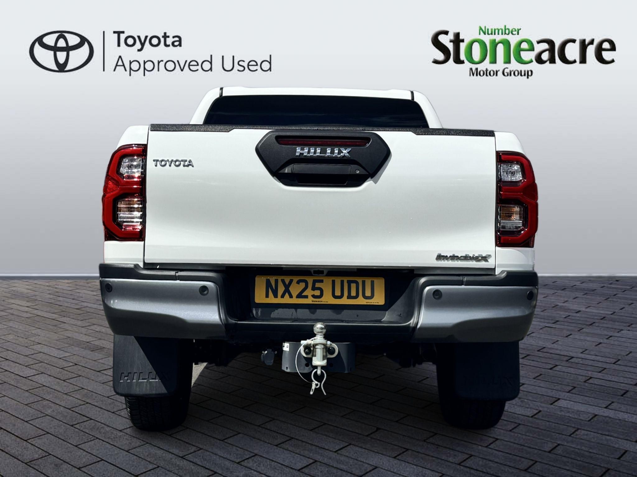 Toyota Hilux Image 6