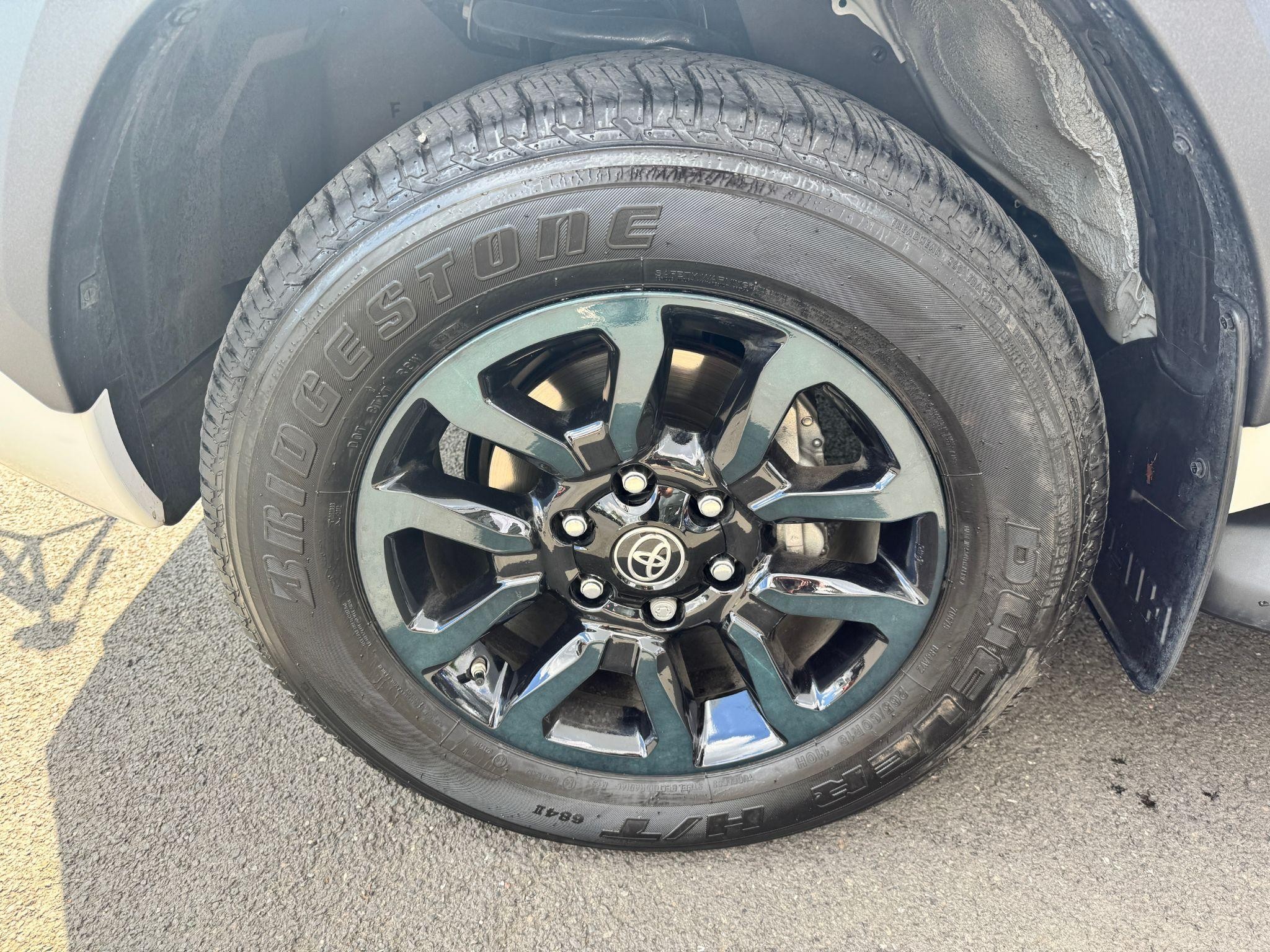 Toyota Hilux Image 11