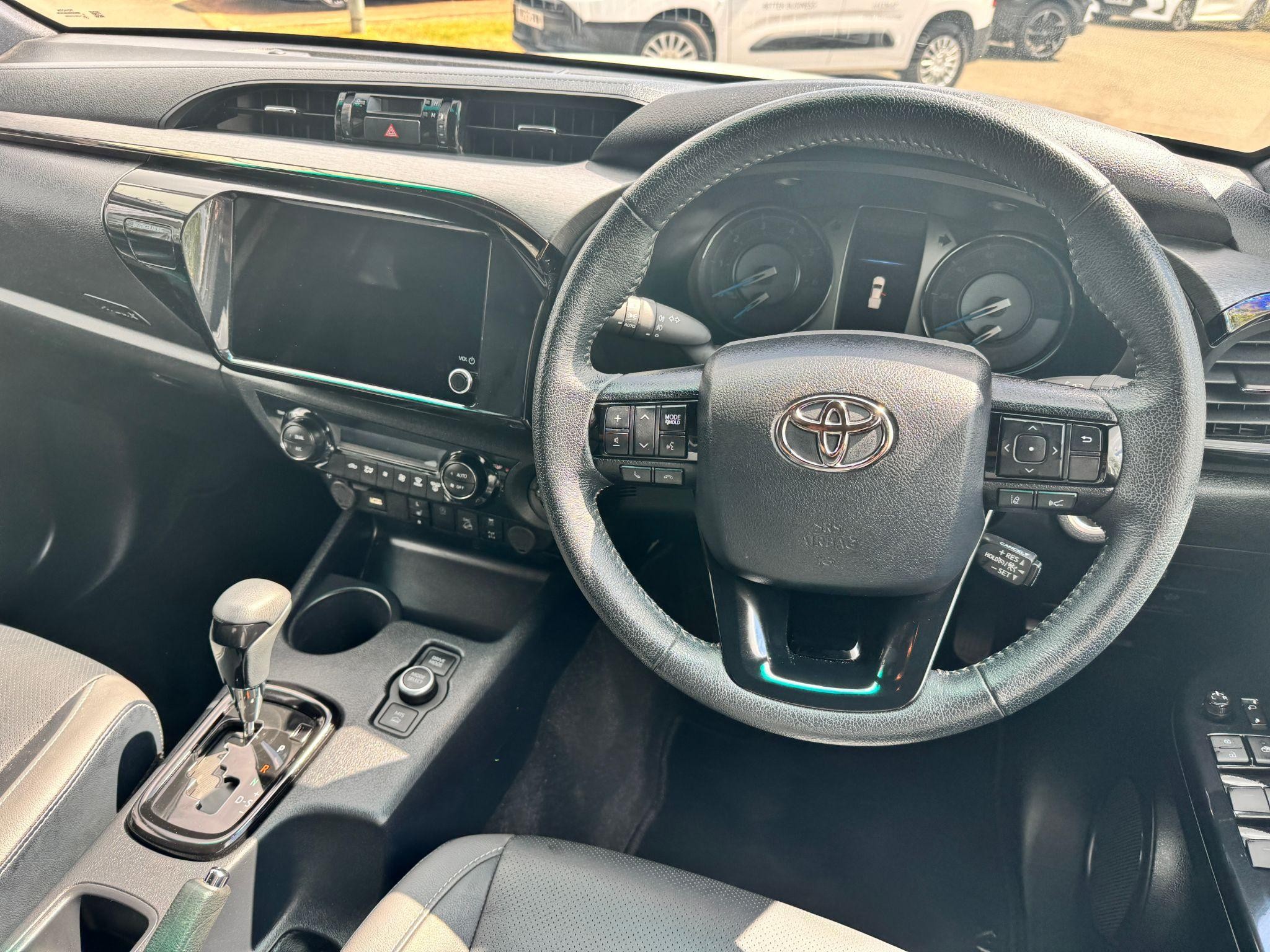 Toyota Hilux Image 18