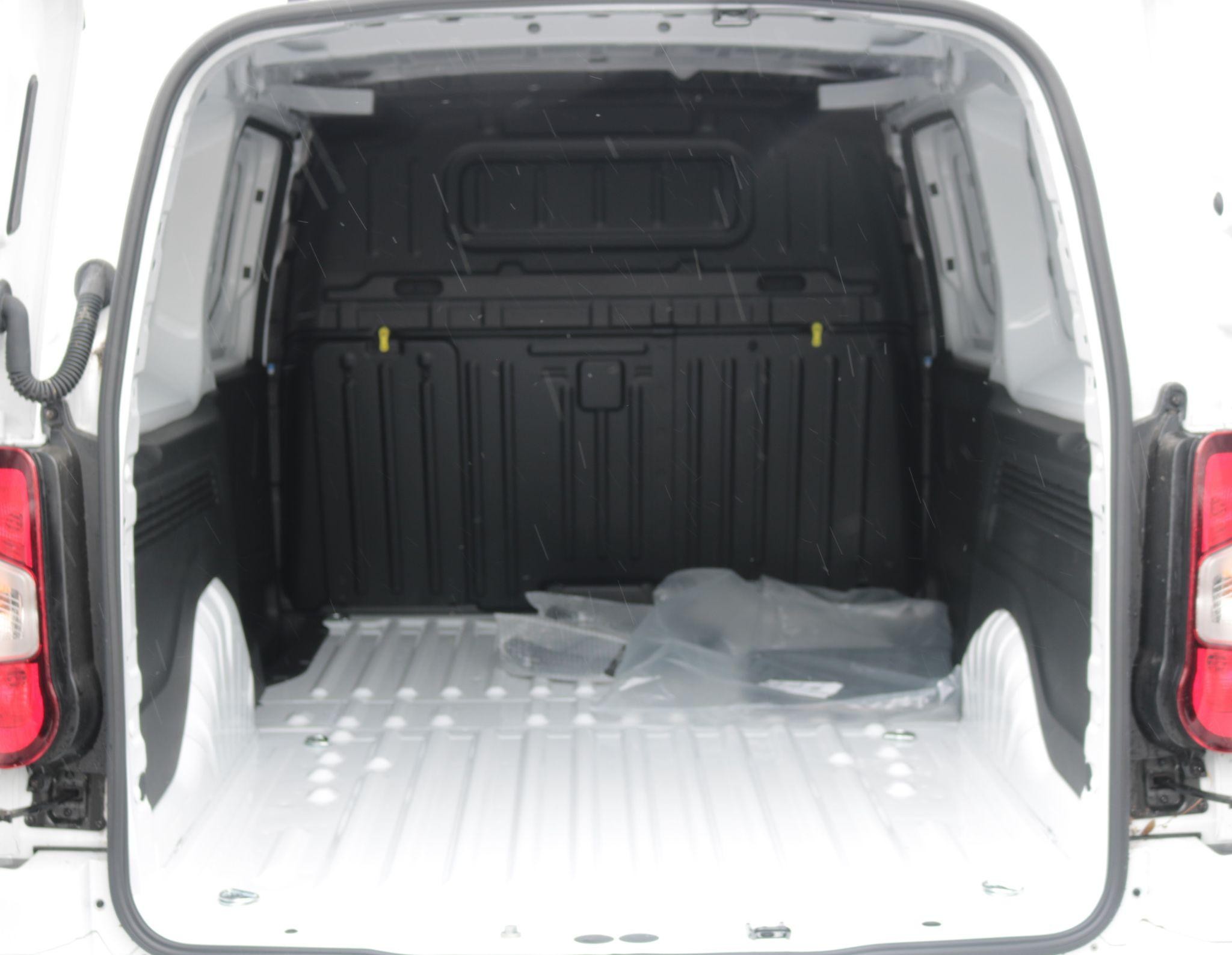 Vauxhall Combo Electric Image 10