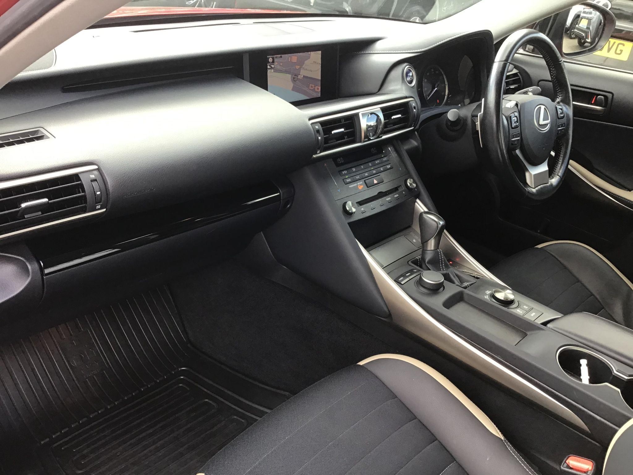 Lexus CT Image 9