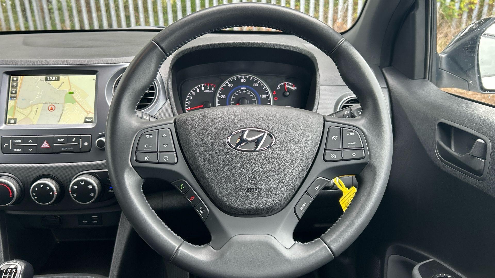 Hyundai i10 Image 12