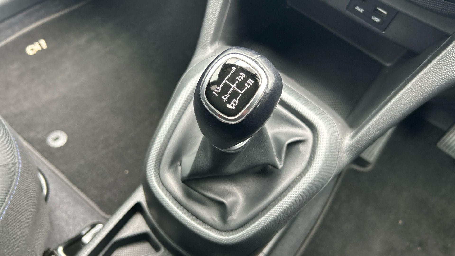Hyundai i10 Image 28