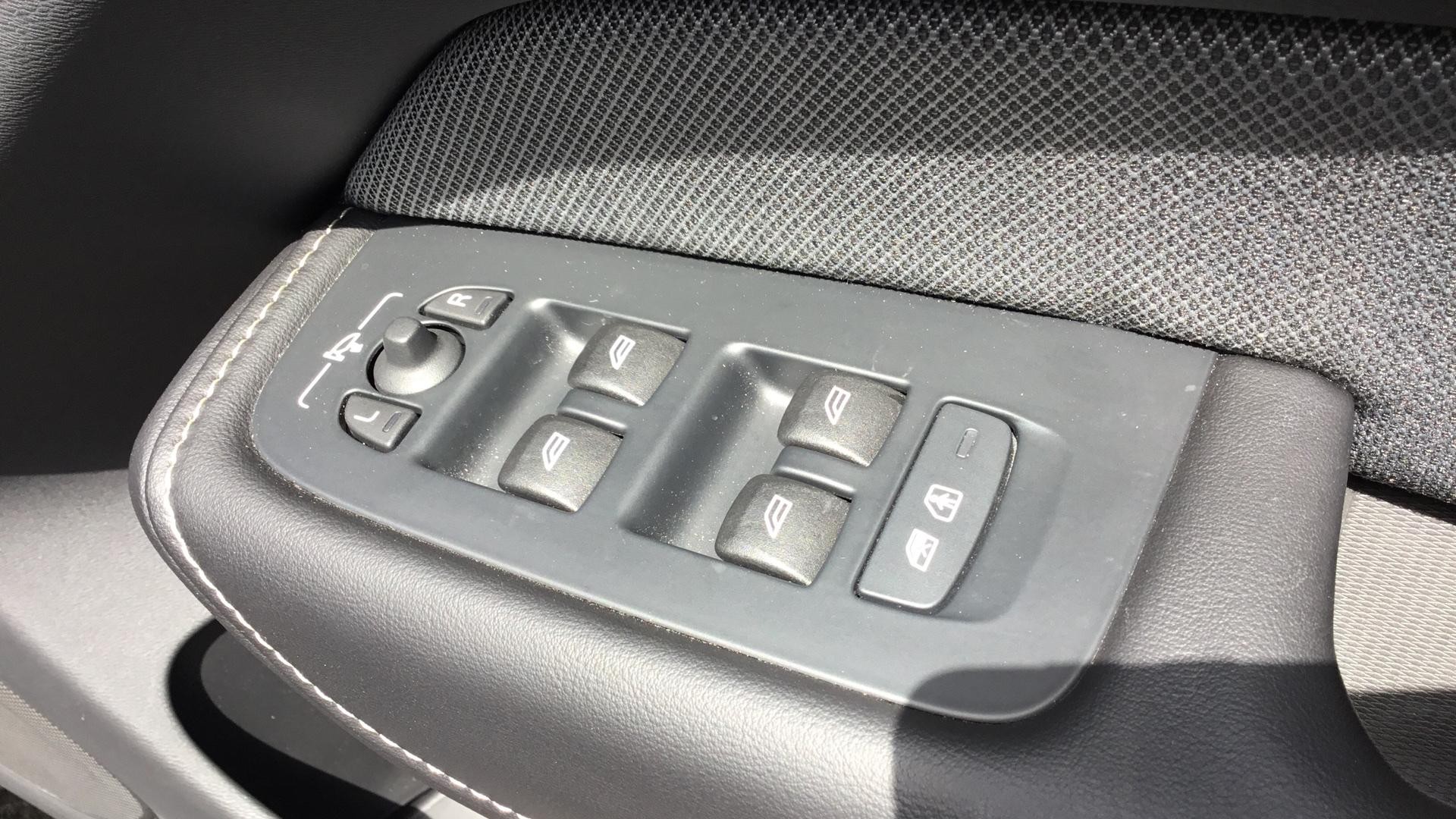 Volvo XC60 Image 24