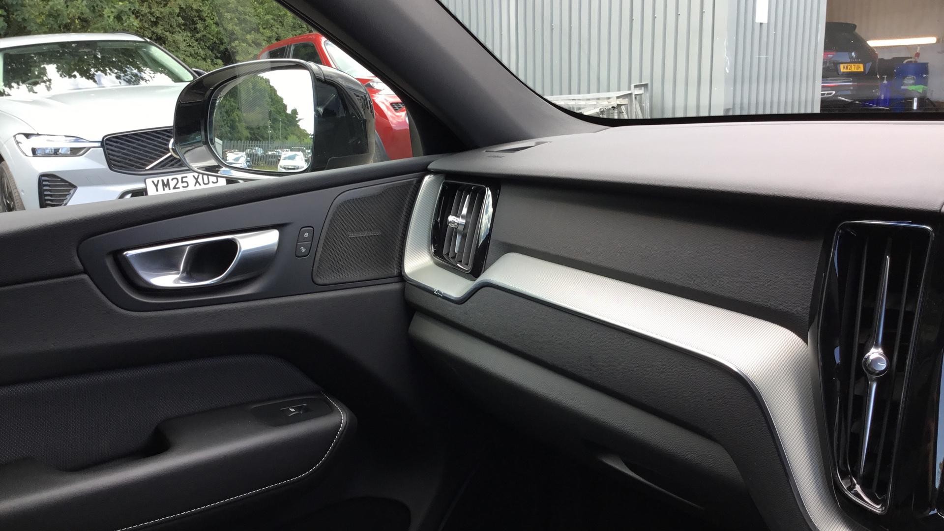 Volvo XC60 Image 40