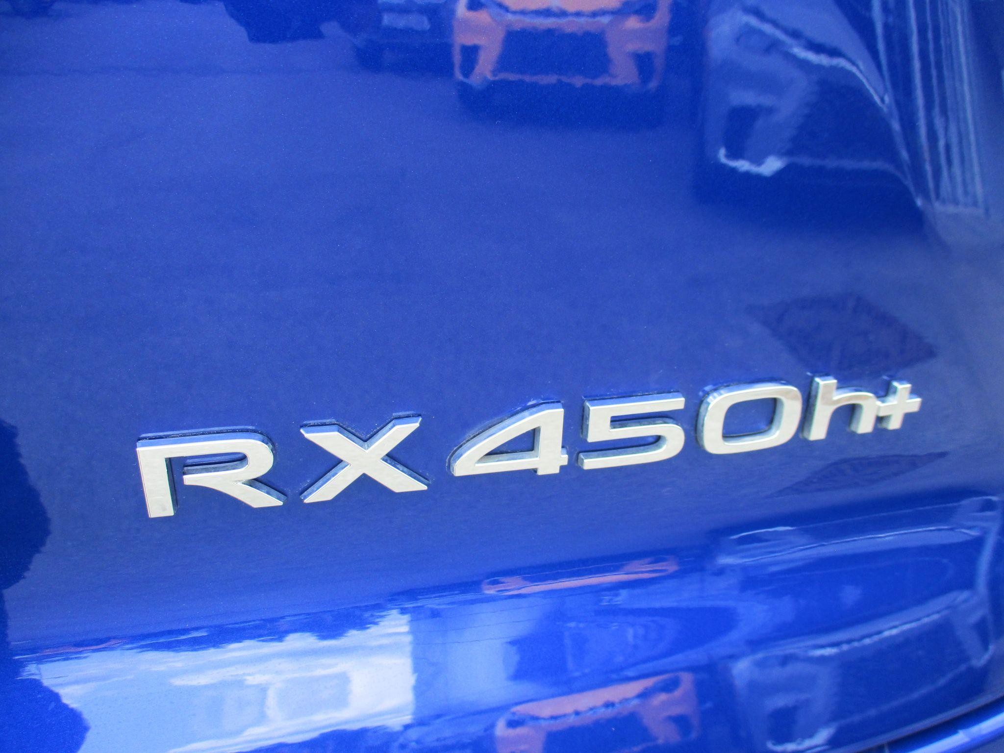 Lexus RX Image 16