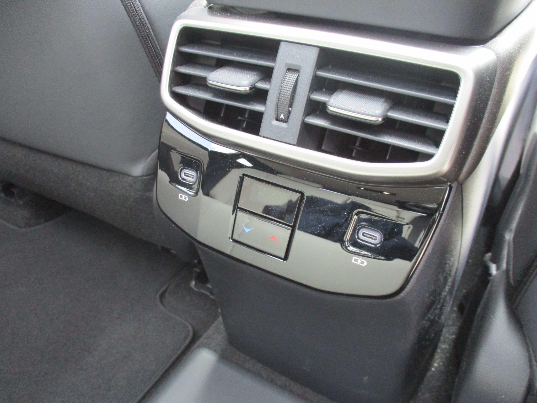 Lexus RX Image 22
