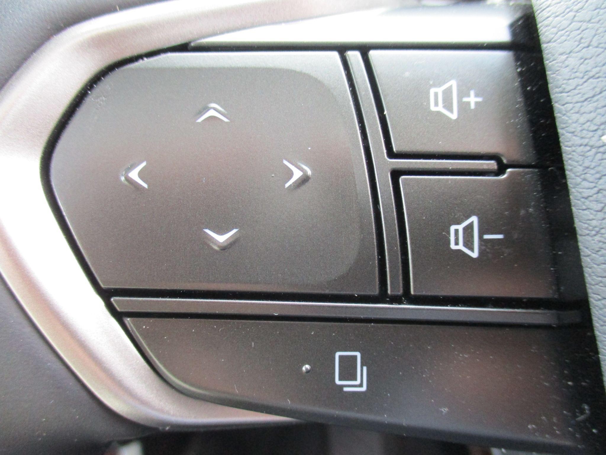 Lexus RX Image 30