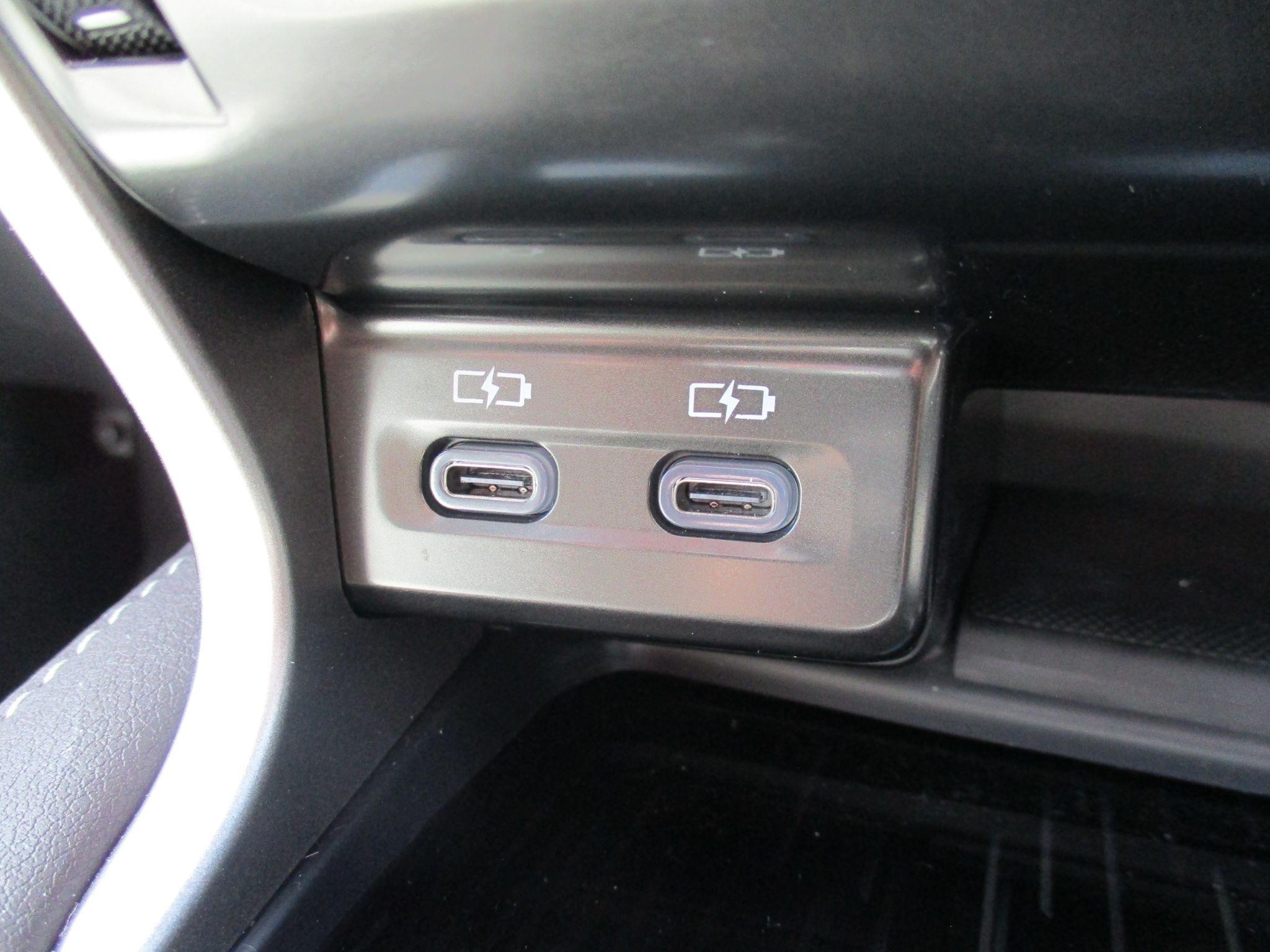 Lexus RX Image 39