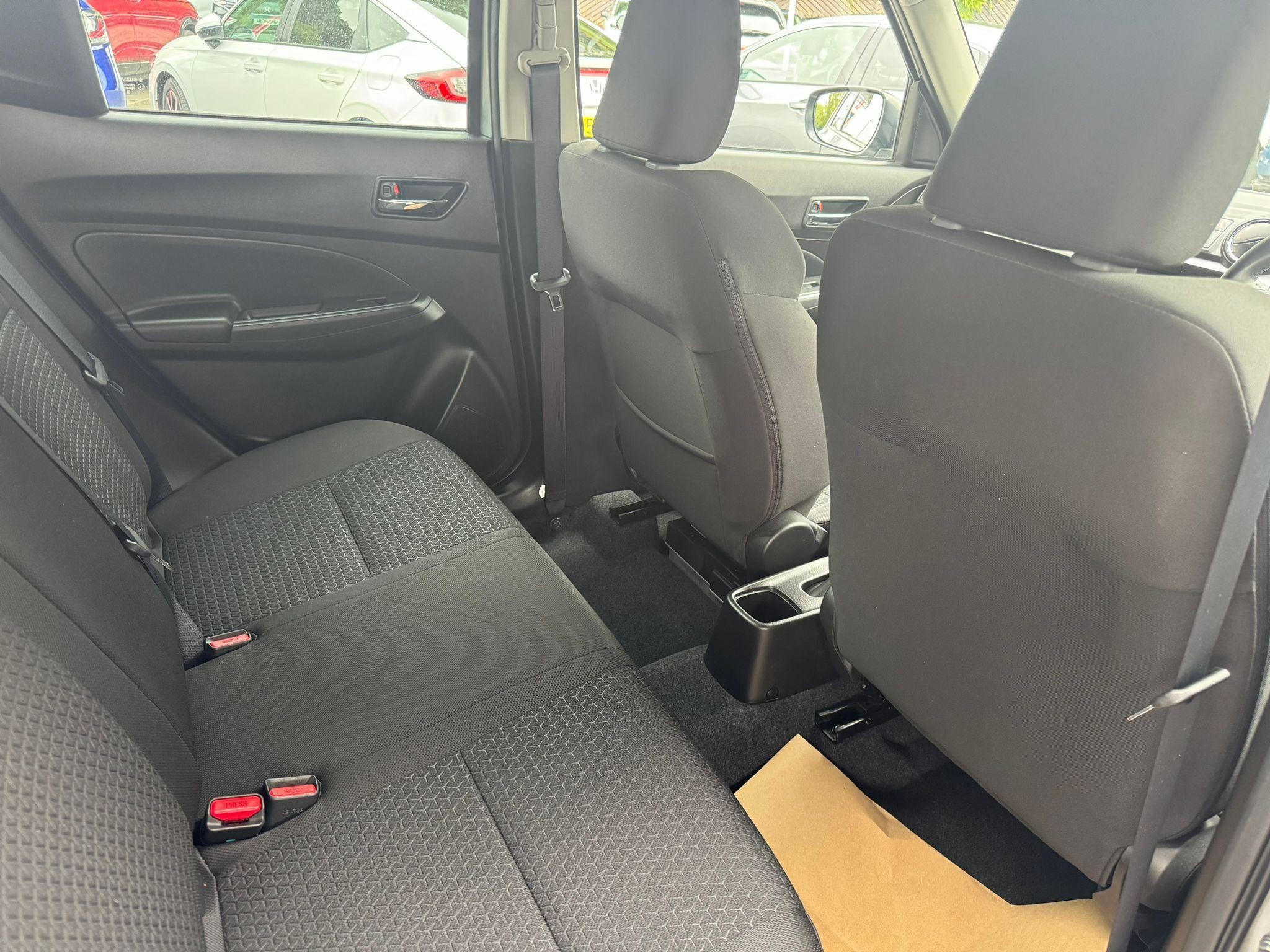 Suzuki Swift Image 16
