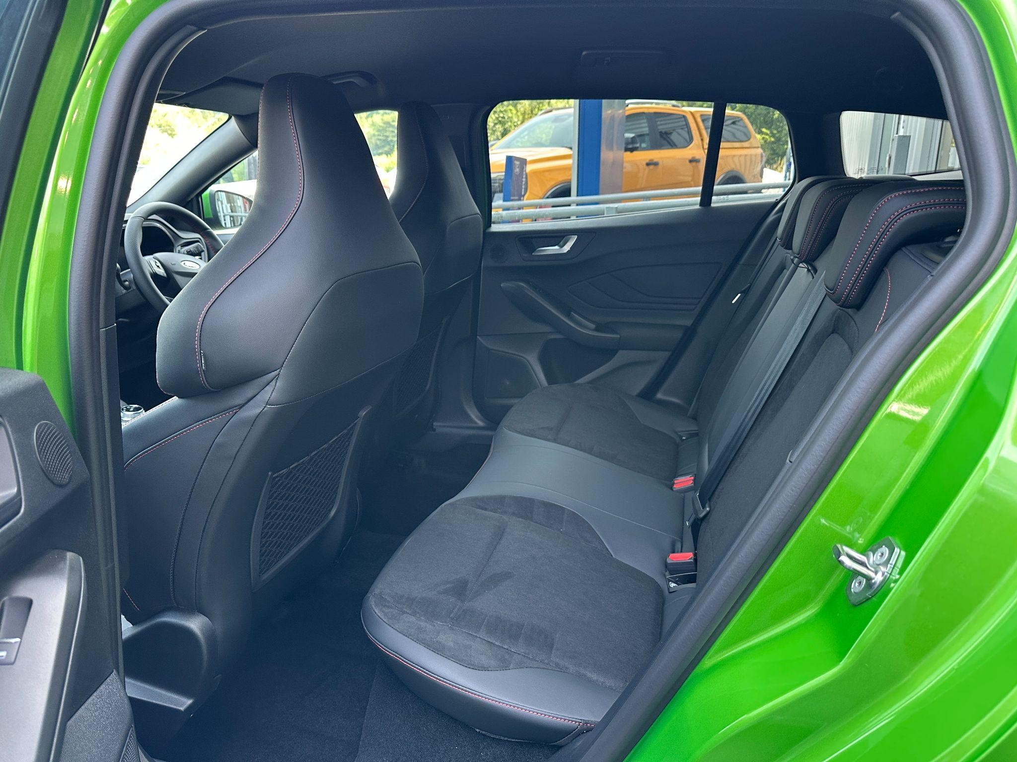 Ford Focus Image 25