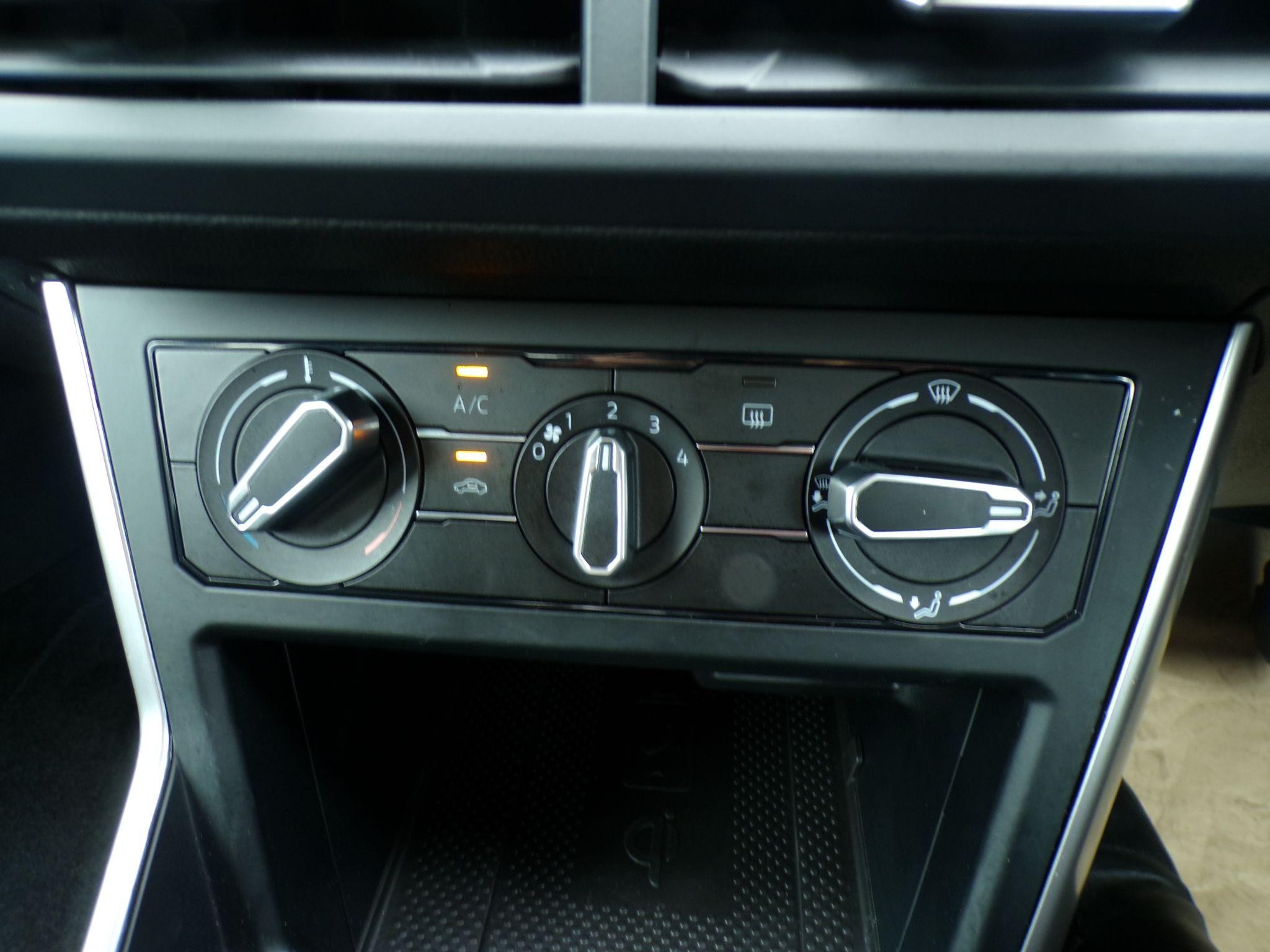 Volkswagen Polo Image 24